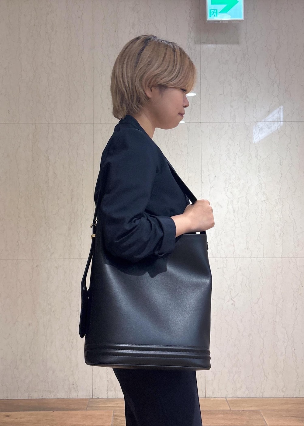 「オフィスコーデ、今週のお値下げ_25w、初春コーデ、春コーデ、初夏コーデ、夏コーデ、初秋コーデ、お仕事コーデ、セレモニーコーデ、卒業式コーデ、卒園式コーデ、入学式コーデ、入園式コーデ、パンツスタイル、シンプルコーデ」｜「ROPE' PICNICの多機能ランダムタックハーフスリーブブラウス / 通勤にも（シャツ/ブラウス、ホワイト系）」を使った、ponnuさん（レディース・154cm）の夏コーディネートの6枚目の写真