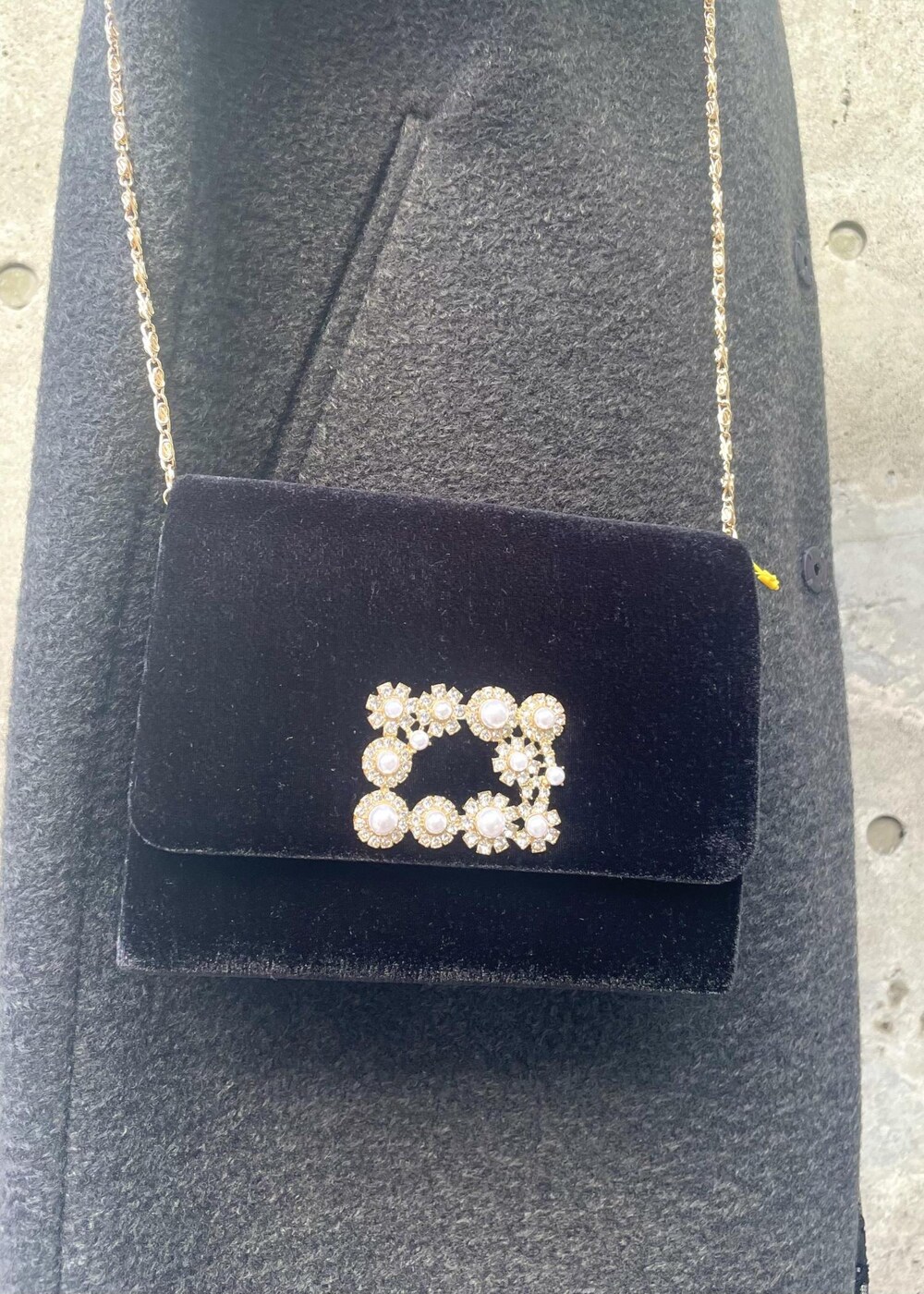 「GDE53910、GIX63110、GIA63040、GDO53010、ドレス、結婚式コーデ、お呼ばれコーデ、きれいめ、骨格ストレート、パーティーコーデ、パーティー、アウター、コート、ノーカラーコート、ロングコート」｜「ROPE' PICNICのスムースプレーンパンプス（パンプス、ブラック系）」を使った、ponnuさん（レディース・154cm）の冬コーディネートの6枚目の写真