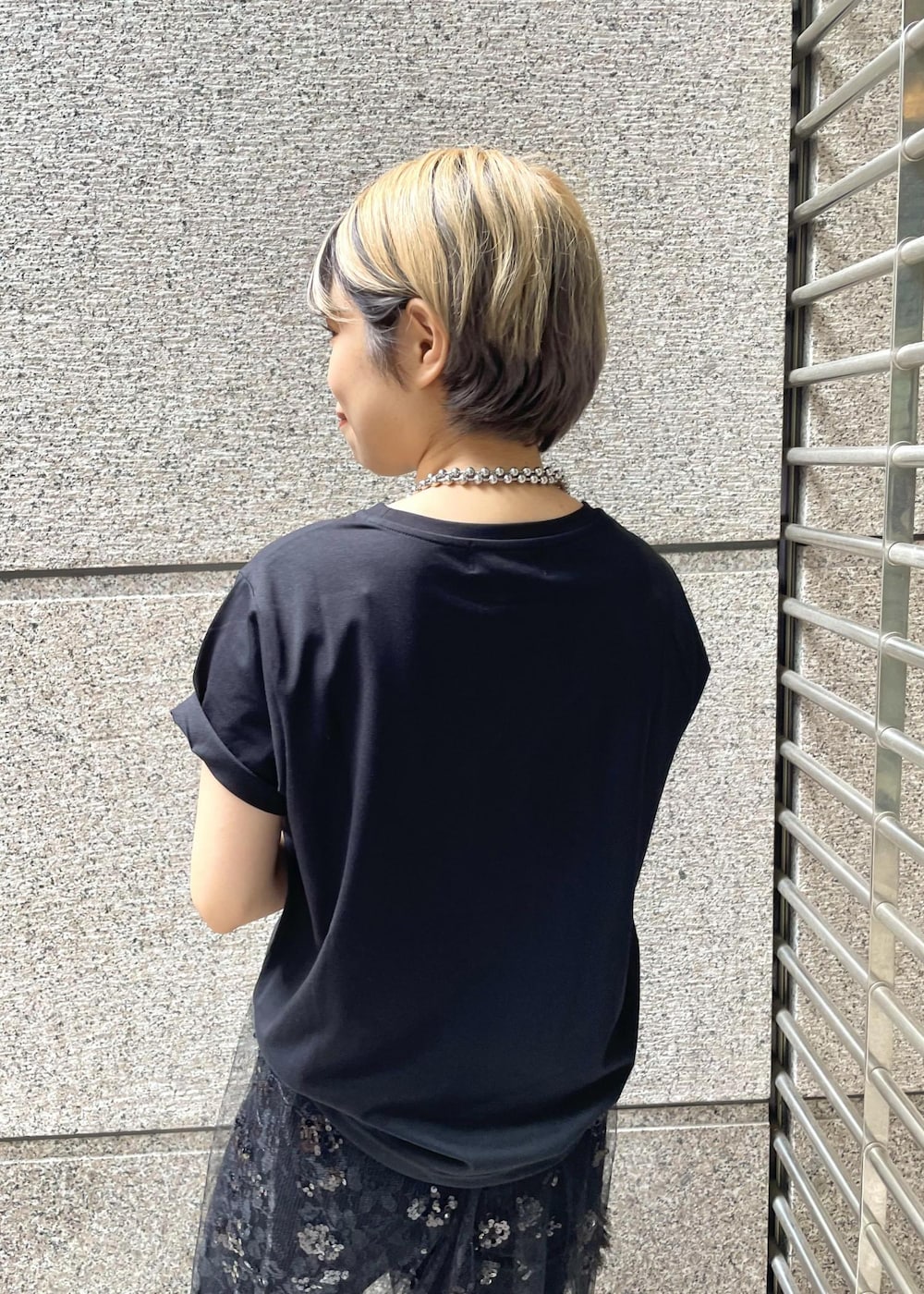「オールブラック、オールブラックコーデ、ブラック、プルオーバー、Tシャツ、ロゴ、半袖、クルーネック、プリント、グラフィック、ワイド、花柄、十分丈、ハイウエスト、総柄」｜「ROPE' PICNICのニットパンツ（その他パンツ、ブラック系）」を使った、ponnuさん（レディース・154cm）の夏コーディネートの5枚目の写真