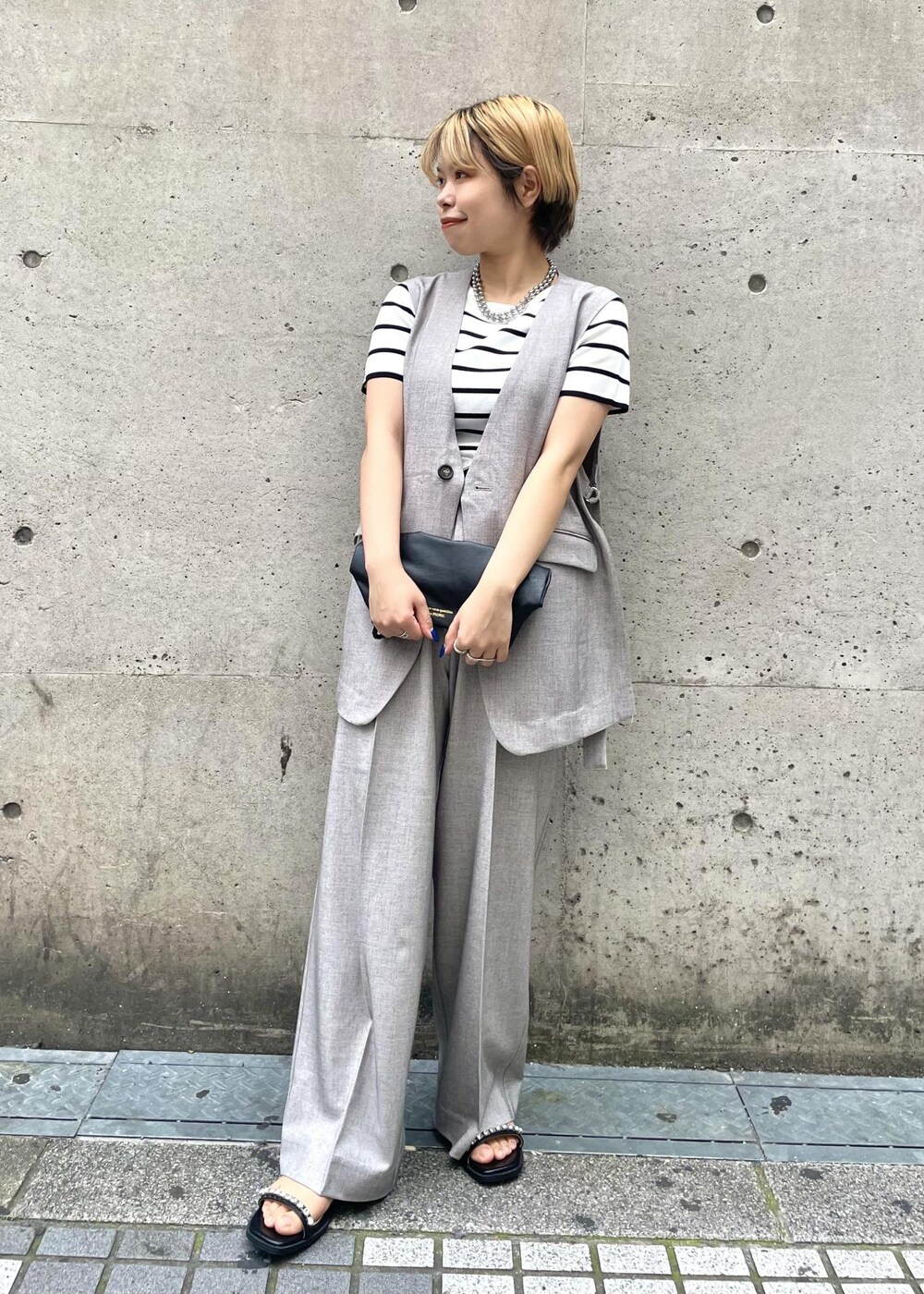 「GDV14190、GDS14190、GDM14500、GIA14180、GIX63060、洗えるバッグ、Tシャツ、機能性アイテム、骨格ストレート、お出かけコーデ、休日スタイル、プチプラ、麻調セットアップ、セットアップ、セットアップコーデ」｜「ROPE' PICNICの新色追加/洗えるメッシュハンドルミドルトートバッグ（トートバッグ、ブラック系）」を使った、ponnuさん（レディース・154cm）の春コーディネートの2枚目の写真