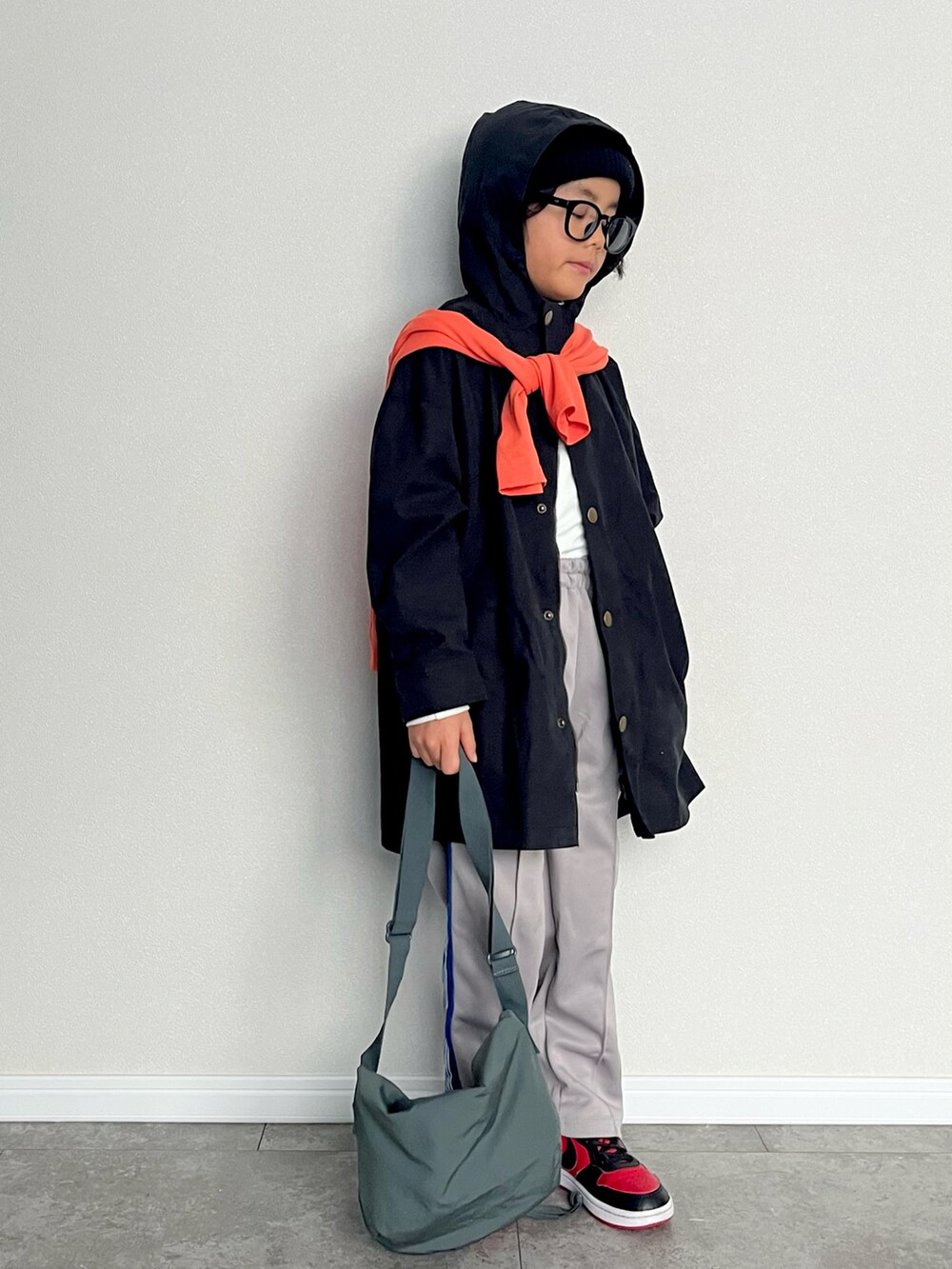 「冬を彩る色いろコーデ、THE NORTH FACE、チャオパニックティピー(CIAOPANIC TYPY)、キッズコーデ、男の子、カジュアルコーデ、ストリート、スニーカー、トラックパンツ、モッズコート、シンプルコーデ、モノトーン、プチプラ、休日スタイル、スポーツミックス」｜「Ocean Pacificの【OP / オーピー】キッズモッズコート（モッズコート、ブラック系）」を使った、mahitenさん（キッズ・122cm）の冬コーディネートの3枚目の写真