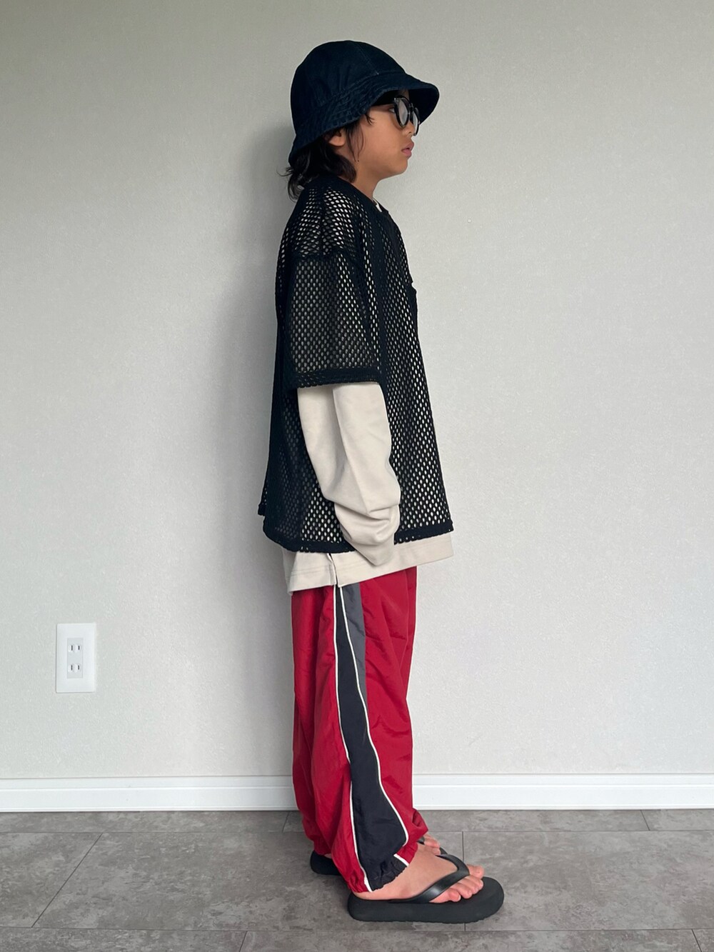 「アツいコーデ全部見せ、レイヤードスタイル、お出かけコーデ、プチプラ、古着MIX、UNIQLO、スポーツミックス、ストリート、秋コーデ、秋服準備はじめました、キッズコーデ、休日スタイル、カジュアル、ハット、おしゃれさんと繋がりたい」｜「UNIQLOのアイテム（ハット、ブルー系）」を使った、mahitenさん（キッズ・122cm）の夏コーディネートの4枚目の写真