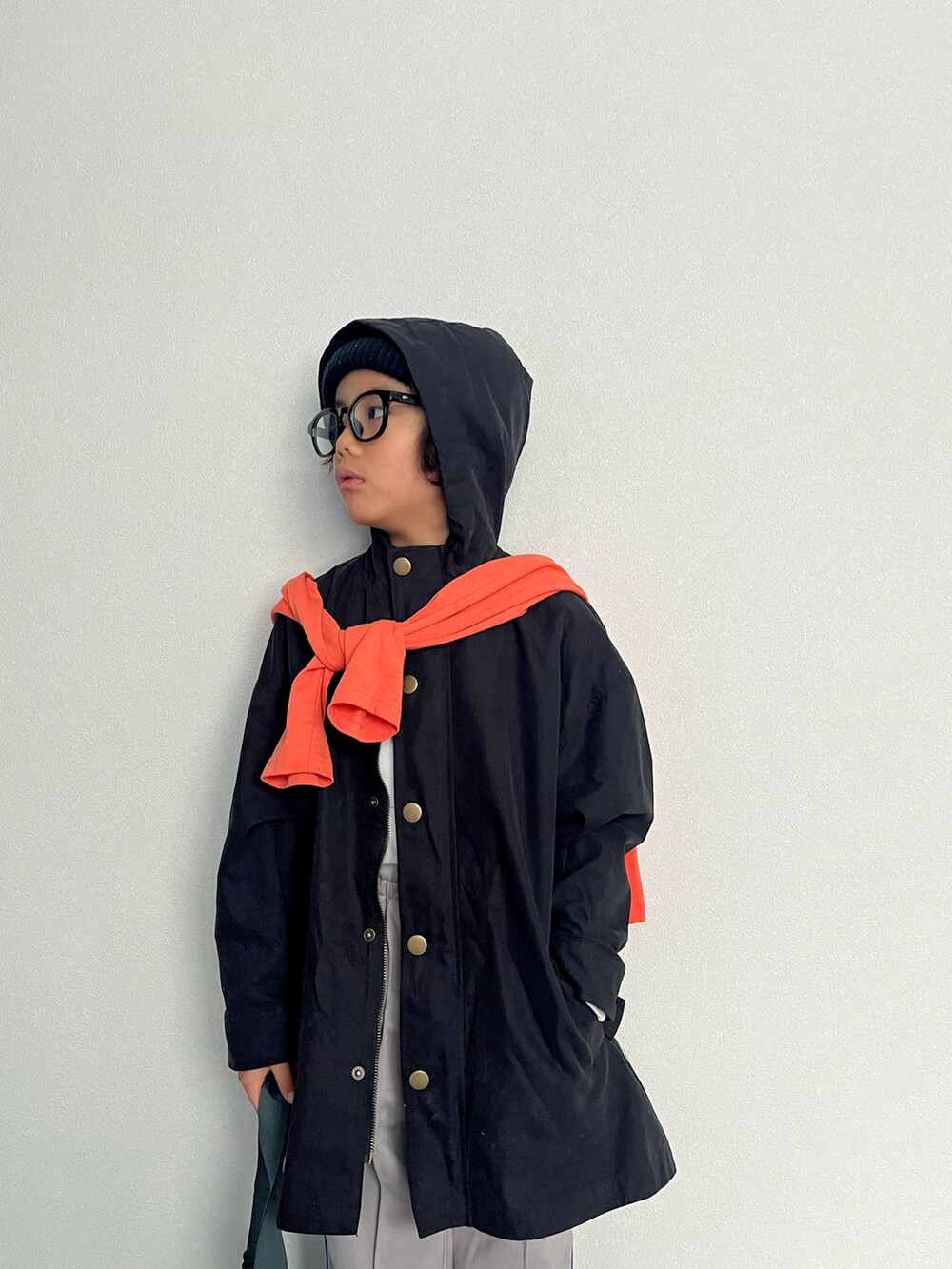 「冬を彩る色いろコーデ、THE NORTH FACE、チャオパニックティピー(CIAOPANIC TYPY)、キッズコーデ、男の子、カジュアルコーデ、ストリート、スニーカー、トラックパンツ、モッズコート、シンプルコーデ、モノトーン、プチプラ、休日スタイル、スポーツミックス」｜「Ocean Pacificの【OP / オーピー】キッズモッズコート（モッズコート、ブラック系）」を使った、mahitenさん（キッズ・122cm）の冬コーディネートの2枚目の写真