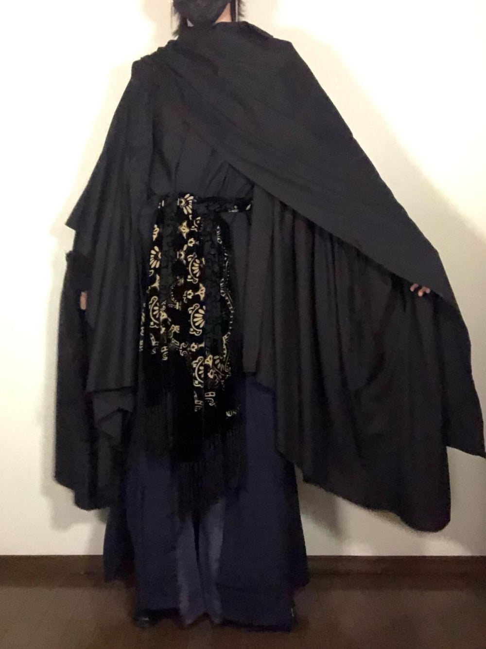 ブラック系のその他アウター、ブラック系のシャツ/ブラウス、ブラック系のジャケット/アウターを着用したメンズの春コーディネートの4枚目の写真