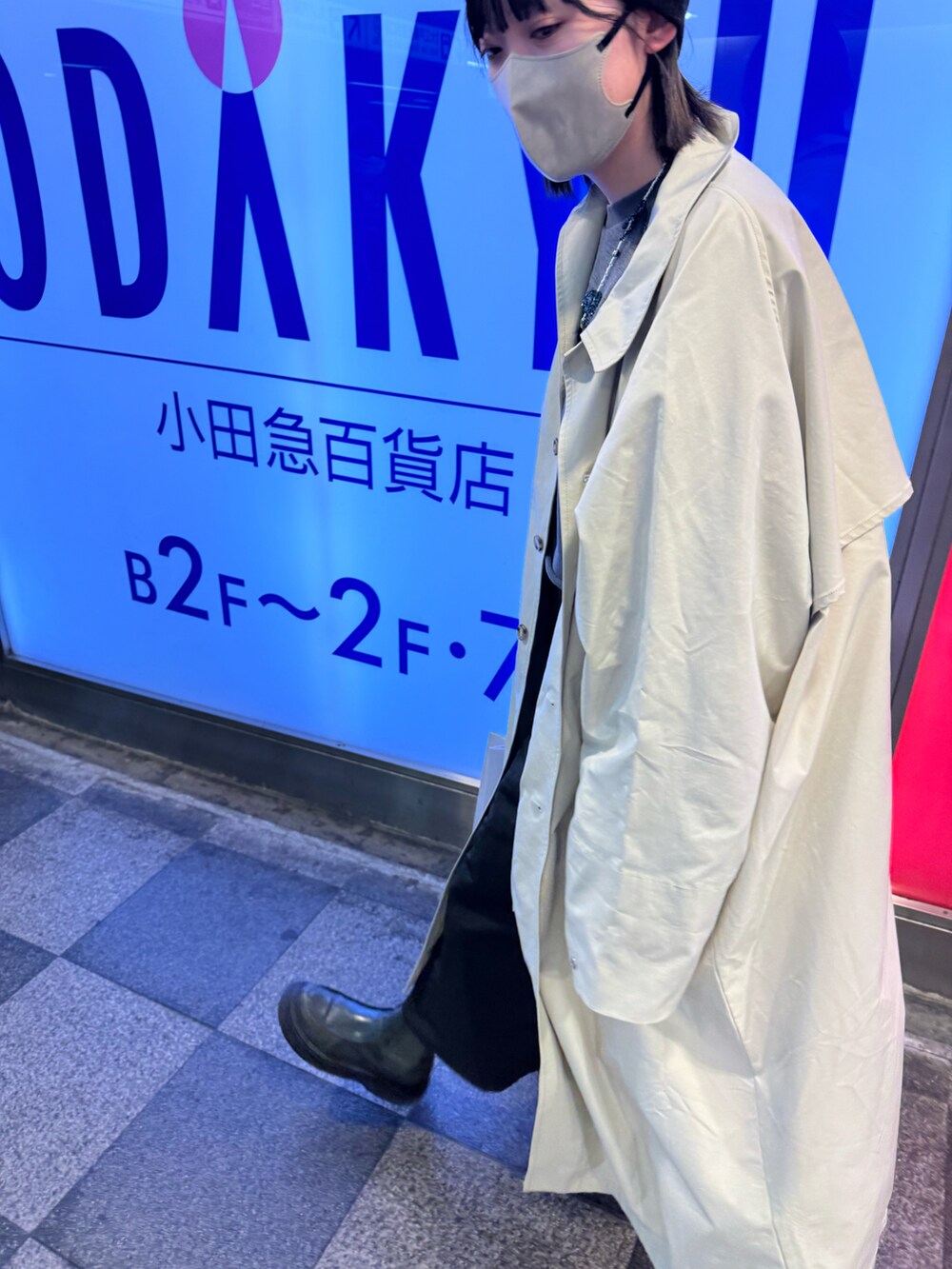 「似合うラボに行こう、着回しコーデ、春服コーデ、大人コーデ、オトナ女子、お洒落さんとつながりたい、カーゴスカート、ブーツ、チャンキーブーツ、ニット帽、ショート丈トップス、春コーデ、お出かけコーデ、シンプルコーデ」｜「SMELLYのリブニットビーニー（ニットキャップ/ビーニー、ブラック系）」を使った、nonsugarchanさん（レディース・164cm）の冬コーディネートの4枚目の写真