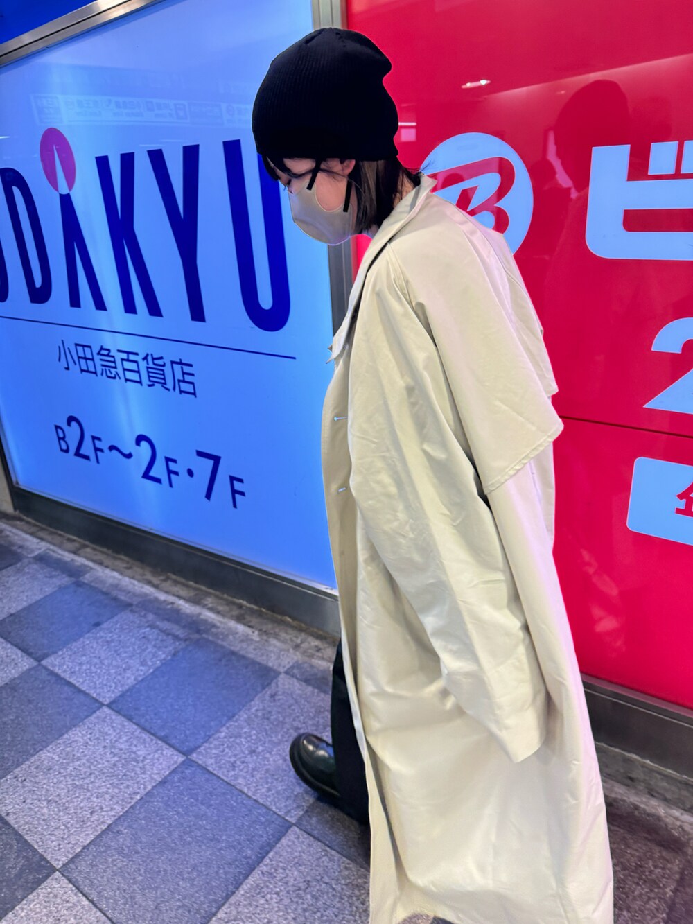 「似合うラボに行こう、着回しコーデ、春服コーデ、大人コーデ、オトナ女子、お洒落さんとつながりたい、カーゴスカート、ブーツ、チャンキーブーツ、ニット帽、ショート丈トップス、春コーデ、お出かけコーデ、シンプルコーデ」｜「SMELLYのリブニットビーニー（ニットキャップ/ビーニー、ブラック系）」を使った、nonsugarchanさん（レディース・164cm）の冬コーディネートの3枚目の写真