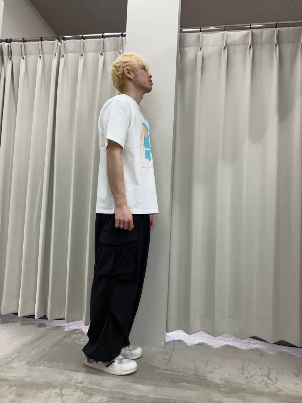 Cowkenさんの「ワイドカーゴパンツ（SENSE OF PLACE by URBAN RESEARCH）」を使ったコーディネートの2枚目の写真