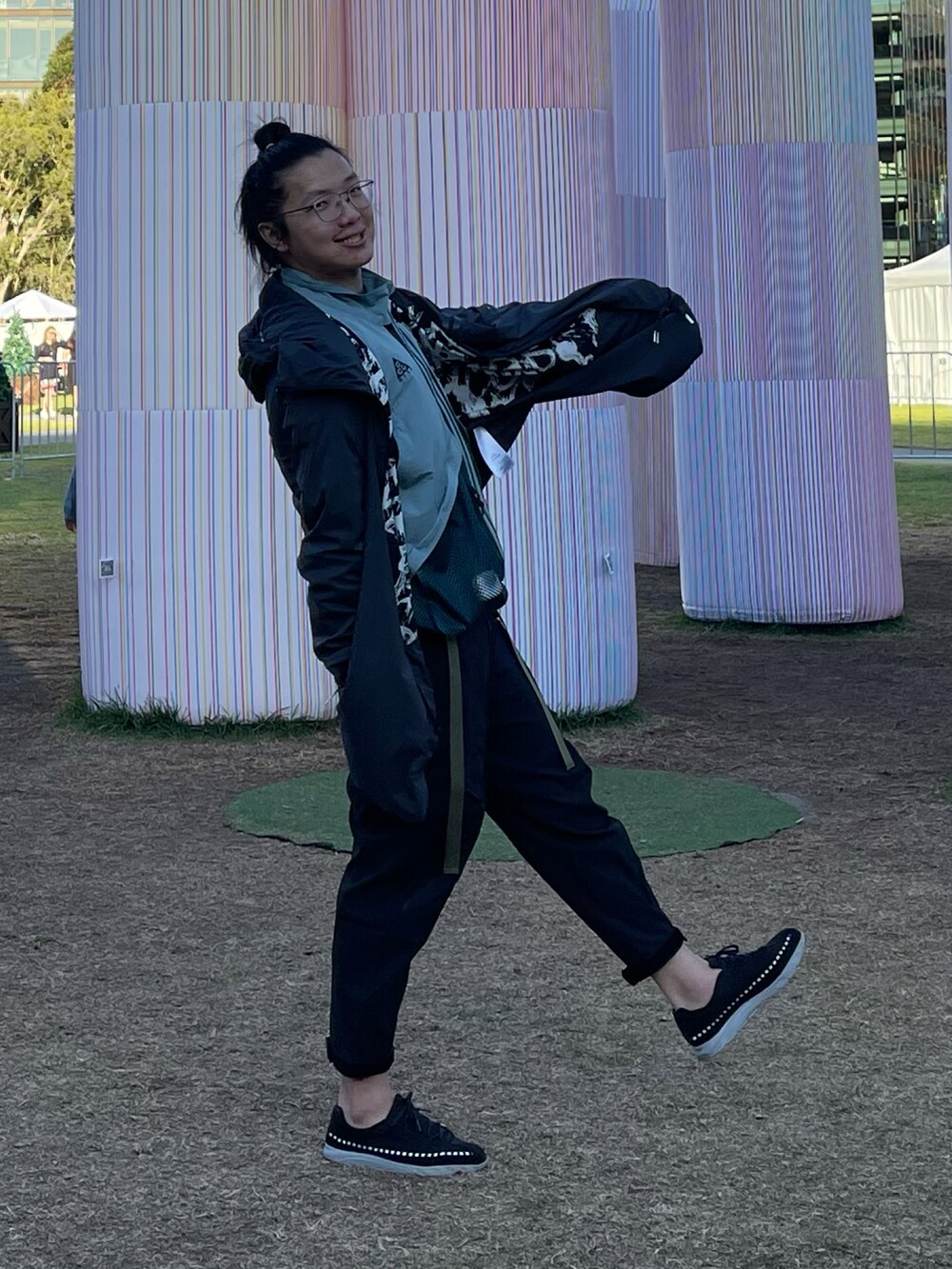 「sydney、summer、fall、Australia」｜「ASICSのアイテム（ピーコート、ブラック系）」を使った、李瑞可さん（メンズ・170cm）の冬コーディネートの2枚目の写真