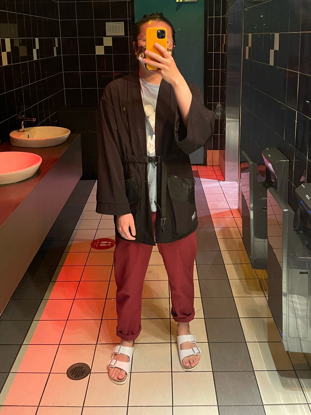 「adidas originals、red、UNIQLO」｜「taobaoのアイテム（その他アウター、ブラック系）」を使った、李瑞可さん（メンズ・170cm）の冬コーディネートの3枚目の写真
