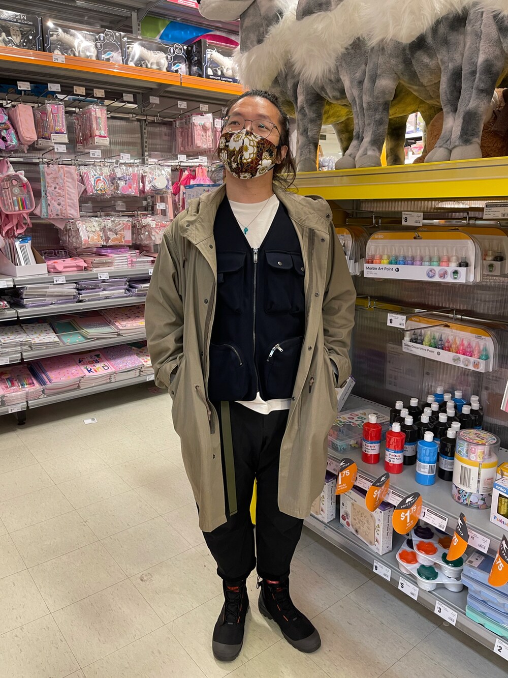「sydney、Australia」｜「ZARAのアイテム（ベスト、ブルー系）」を使った、李瑞可さん（メンズ・170cm）の秋コーディネートの2枚目の写真