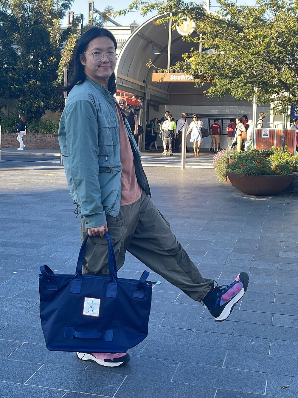 「Porter international、NIKEACG、ZARA、UNIQLO」｜「ZARAのアイテム（テーラードジャケット、グリーン系）」を使った、李瑞可さん（メンズ・170cm）の春コーディネートの3枚目の写真