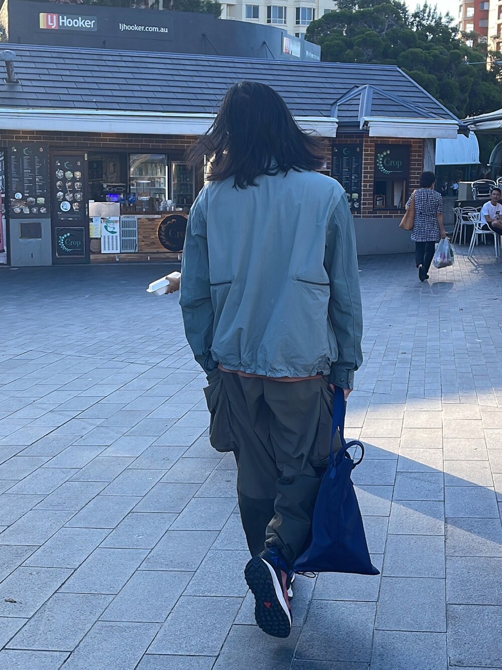 「Porter international、NIKEACG、ZARA、UNIQLO」｜「ZARAのアイテム（テーラードジャケット、グリーン系）」を使った、李瑞可さん（メンズ・170cm）の春コーディネートの2枚目の写真