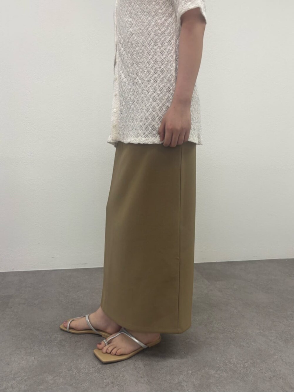 「Omekashiのフラットトングサンダル（サンダル、シルバー系）」を使った、Sayakaさん（骨格ストレート・レディース・161cm）の夏コーディネートの5枚目の写真