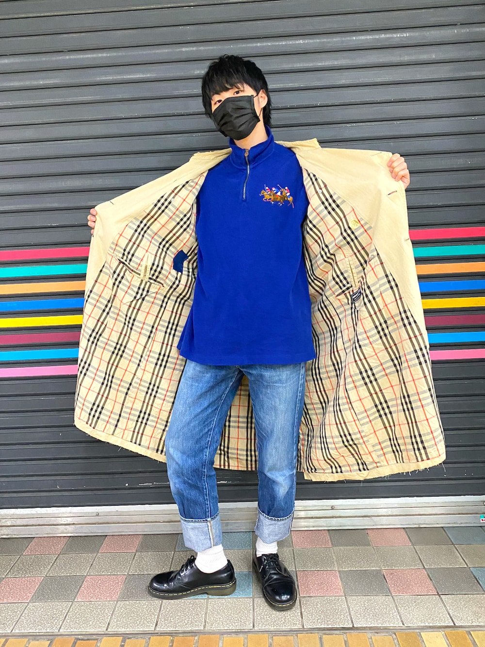 「春コーデ、ハーフジップ、古着、デニム、ロールアップ、Dr.Martens、革靴、トレンチコート、burberry、Polo Ralph Lauren、古着コーデ、ブルー、春服、カジュアル、ビックシルエット」|「Dr. MartensのDr.Martens ドクターマーチン 1461Z 3EYE GIBSON SHOE 3ホール ギブソン シューズ 11838002 BLACK(ブーツ、ブラック系)」を使った、TAIYOさん(メンズ・174cm)の春コーディネートの2枚目の写真
