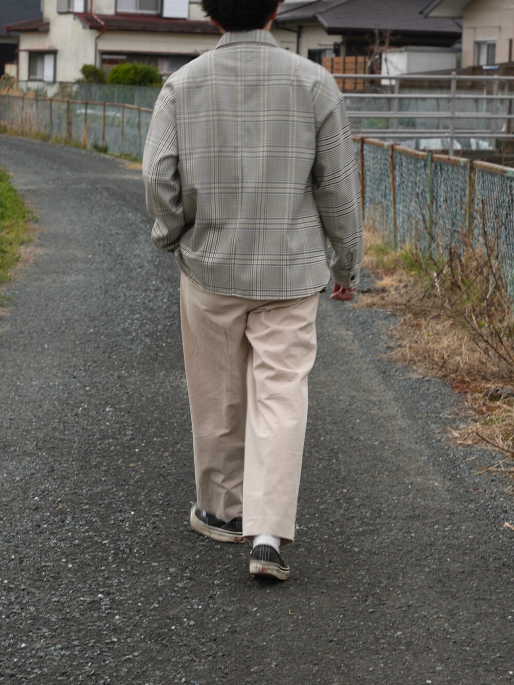 「春アウター、春コーデ、bukht、HEUGN、VANS、お洒落さんとつながりたい」｜「bukhtのアイテム（その他アウター、ホワイト系）」を使った、gatsuchiyan09020さん（メンズ・168cm）の春コーディネートの2枚目の写真