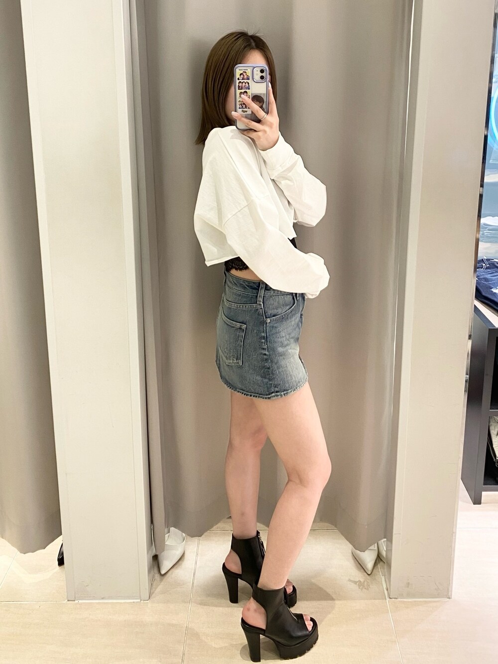 白桃はるなさんの「フロントZIPタンクソールショートブーツ（GYDA）」を使ったコーディネートの4枚目の写真