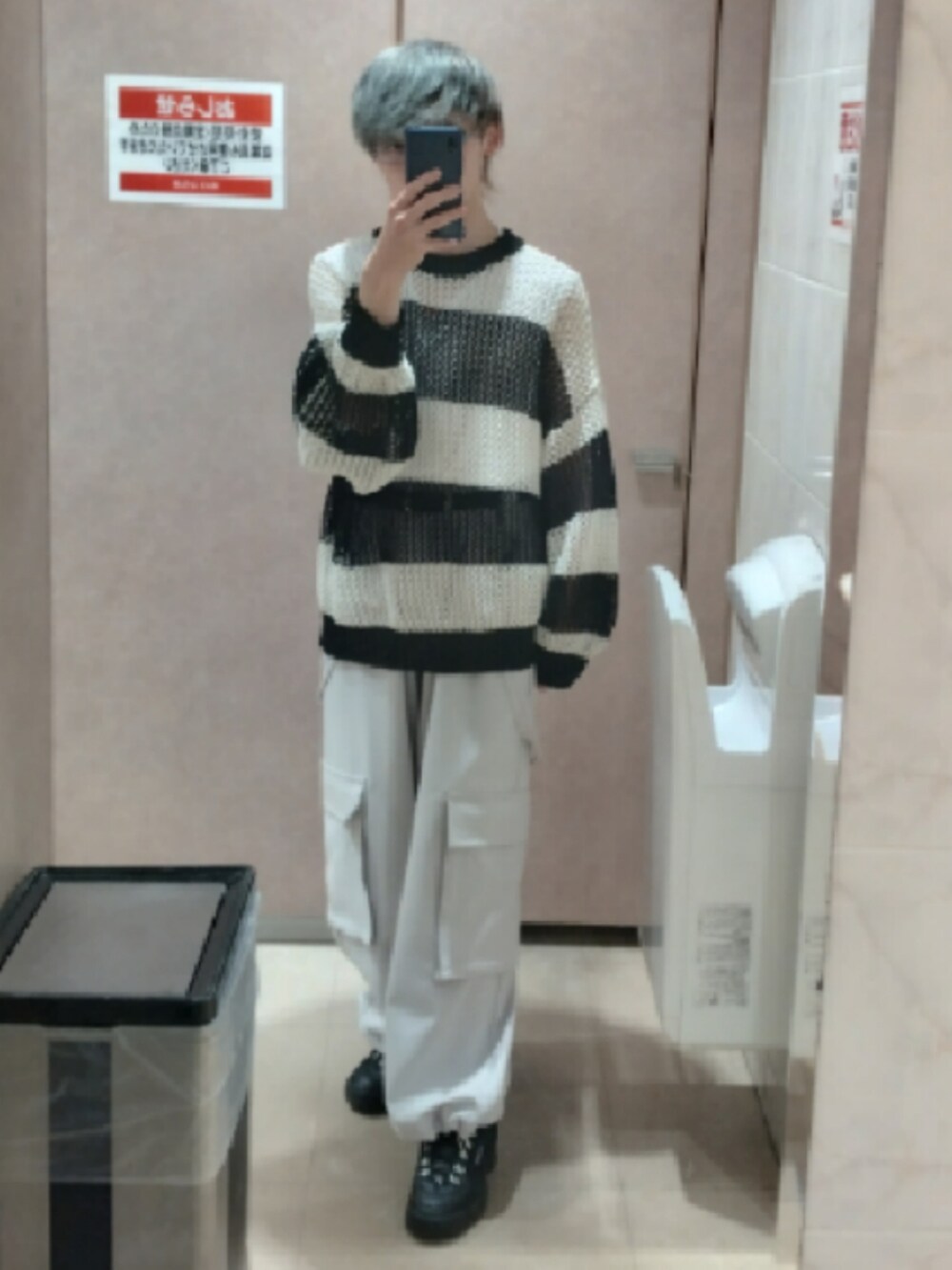 「おでかけコーデ、loose/ルース、メッシュニット、ゆるコーデ、きれいめカジュアル、ジェンダーレス、ジェンダーレス男子、ジェンダーレス部」｜「ADRERのFILA DISRUPTOR II EXP×ADRER / フィラ ディスラプター2 EXP x アドラー【SP】（スニーカー、ブラック系）」を使った、恋兎葉さん（骨格ウェーブ・メンズ・159cm）の春コーディネートの2枚目の写真