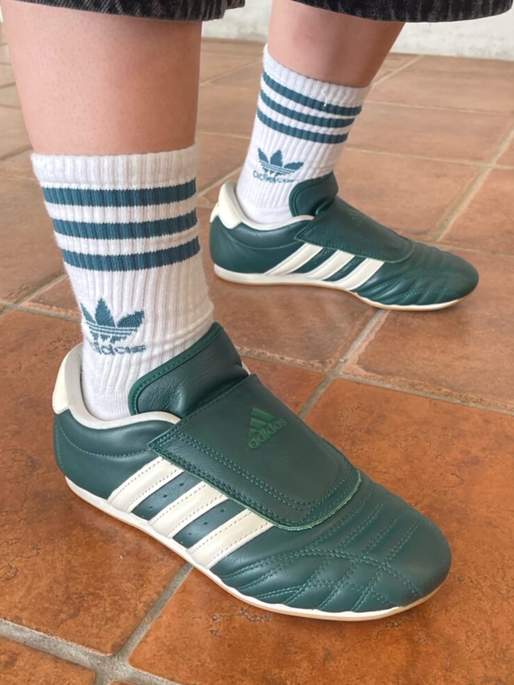 「デニム、adidas、adidas originals、アディダス」｜「adidasのアディカラー デニム ファイヤーバードショーツ / ハーフパンツ / アディダスオリジナルス adidas Originals（その他パンツ、ブラック系）」を使った、O.Aさん（レディース・154cm）の夏コーディネートの4枚目の写真