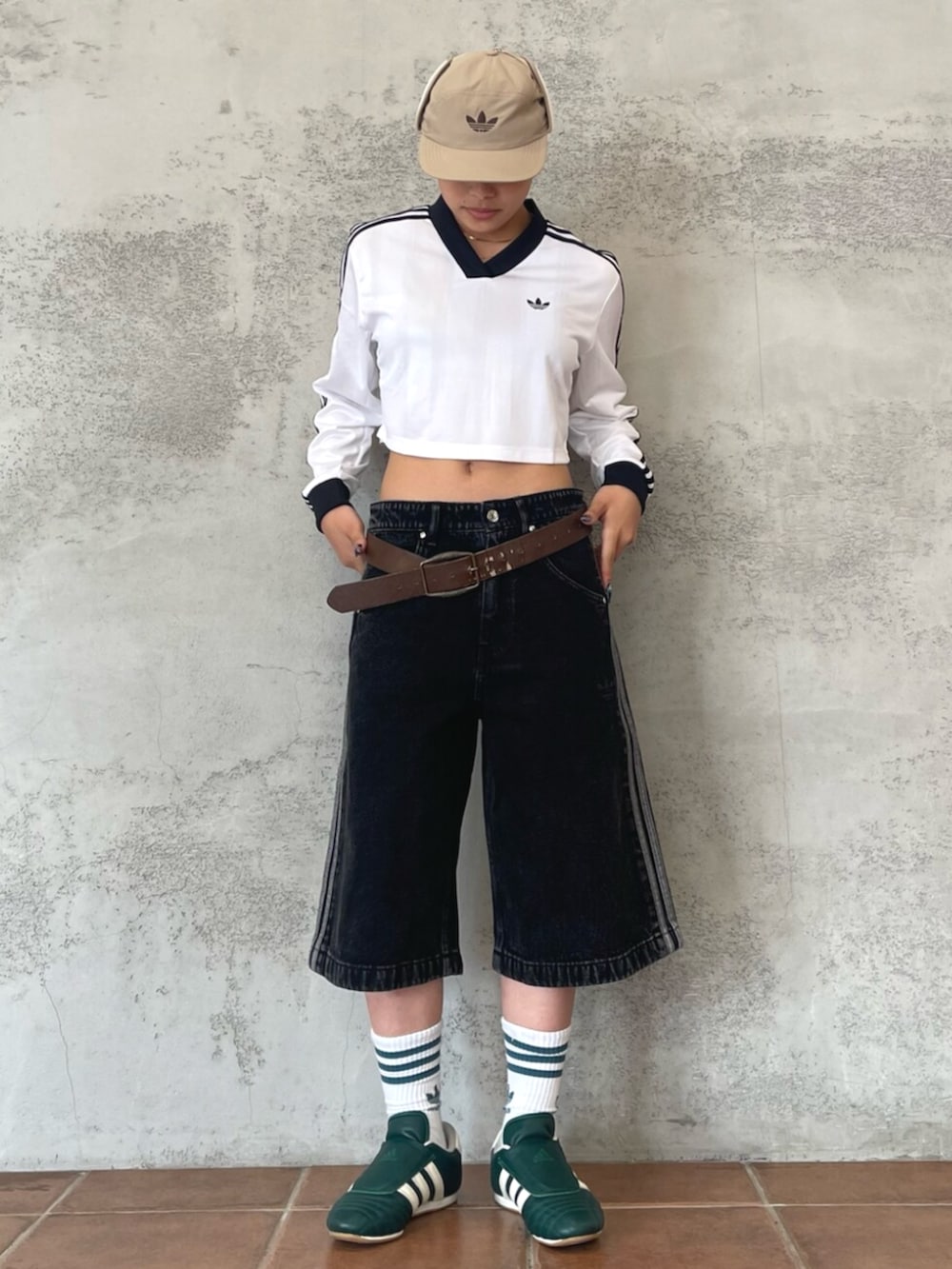 「デニム、adidas、adidas originals、アディダス」｜「adidasのアディカラー デニム ファイヤーバードショーツ / ハーフパンツ / アディダスオリジナルス adidas Originals（その他パンツ、ブラック系）」を使った、O.Aさん（レディース・154cm）の夏コーディネートの2枚目の写真