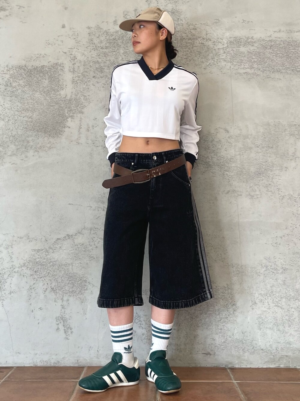 「デニム、adidas、adidas originals、アディダス」｜「adidasのアディカラー デニム ファイヤーバードショーツ / ハーフパンツ / アディダスオリジナルス adidas Originals（その他パンツ、ブラック系）」を使った、O.Aさん（レディース・154cm）の夏コーディネートの3枚目の写真