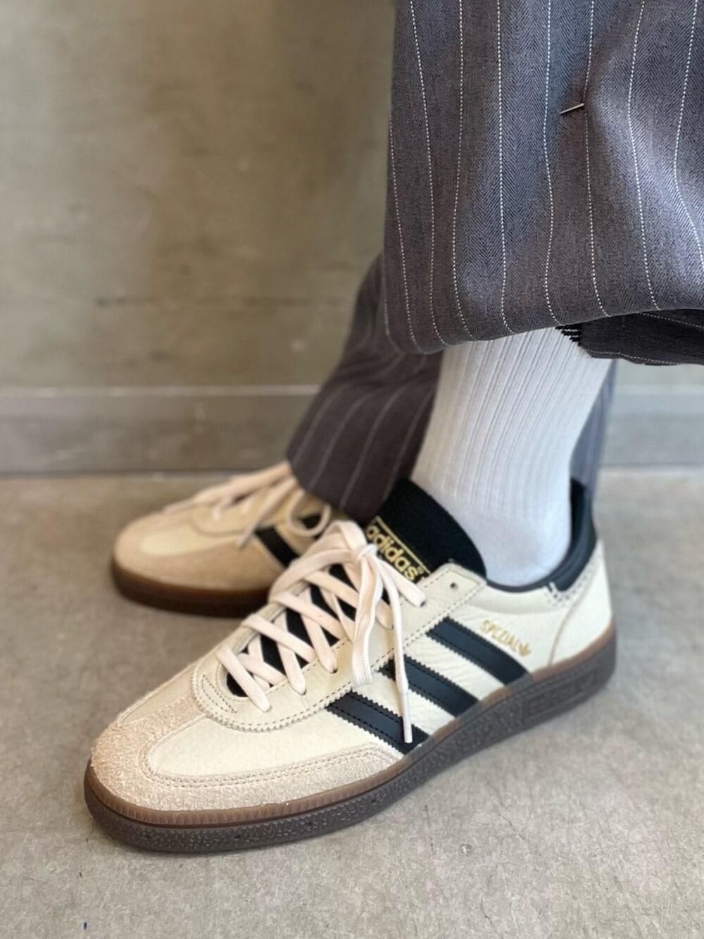 「adidas、adidas originals、アディダス、アディダスオリジナルス、スニーカー、Tシャツ、SPEZIAL」｜「adidasのハンドボール スペツィアル / Handball Spezial/ アディダスオリジナルス adidas Originals（スニーカー、ホワイト系）」を使った、RTさん（レディース・160cm）の夏コーディネートの6枚目の写真