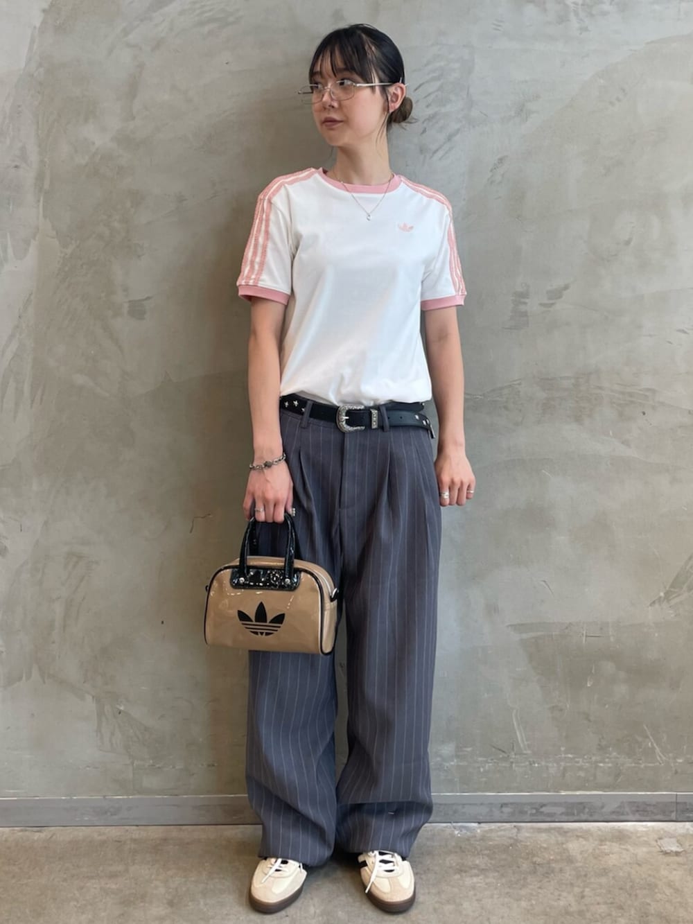 「adidas、adidas originals、アディダス、アディダスオリジナルス、スニーカー、Tシャツ、SPEZIAL」｜「adidasのハンドボール スペツィアル / Handball Spezial/ アディダスオリジナルス adidas Originals（スニーカー、ホワイト系）」を使った、RTさん（レディース・160cm）の夏コーディネートの3枚目の写真