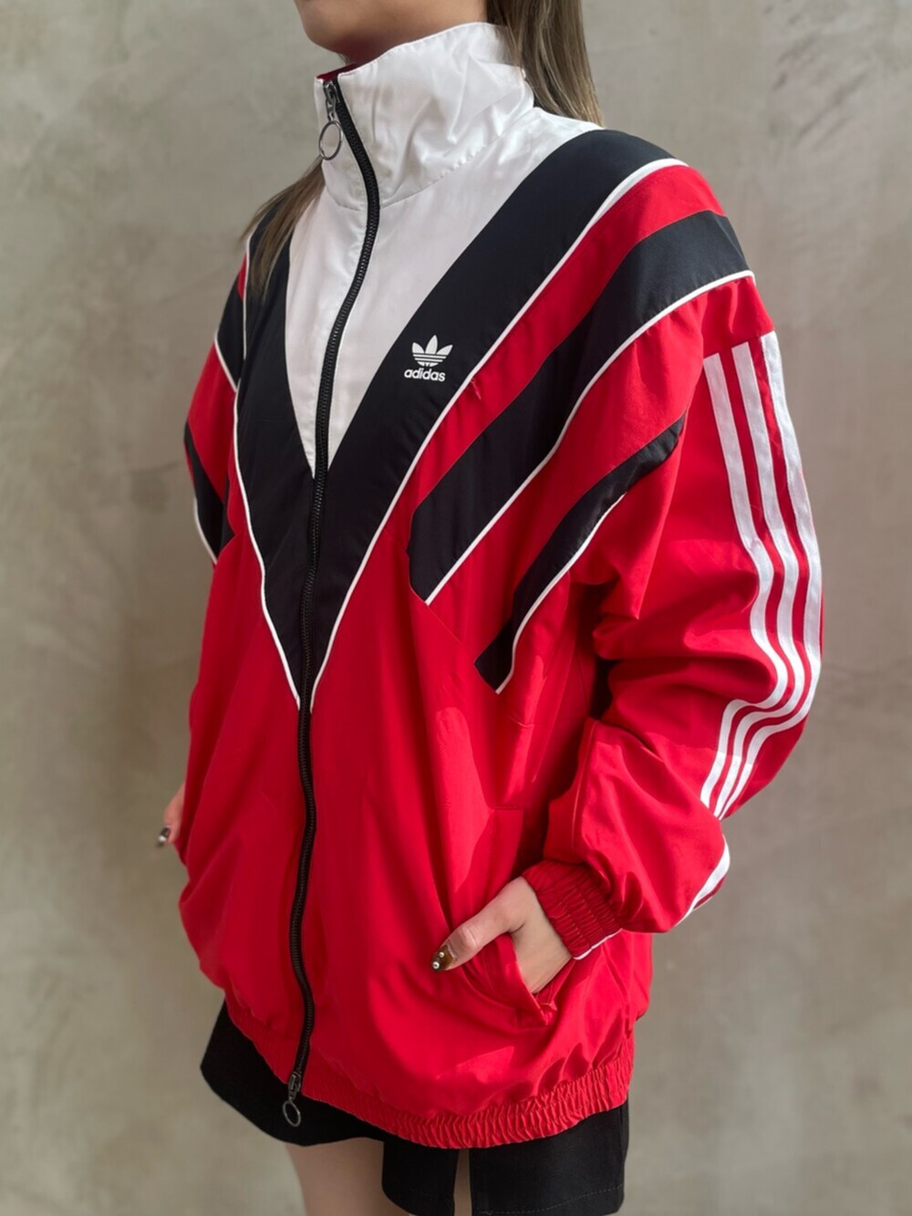 「スニーカー、adidas、アディダス、adidas originals、長袖Tシャツ、Japan、ジャパン、トラックトップ、アディカラー、rasant」｜「adidasのアディカラー クラシックス スリーストライプス 長袖Tシャツ / ロンT / アディダスオリジナルス adidas Originals（Tシャツ/カットソー、ホワイト系）」を使った、RTさん（レディース・160cm）の冬コーディネートの4枚目の写真
