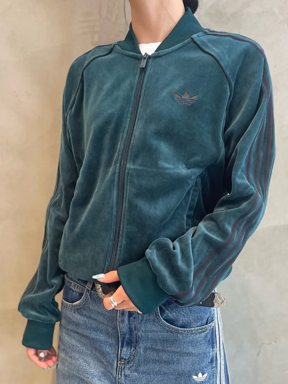 アディカラー デニム スリーストライプス トラックパンツ、アディ