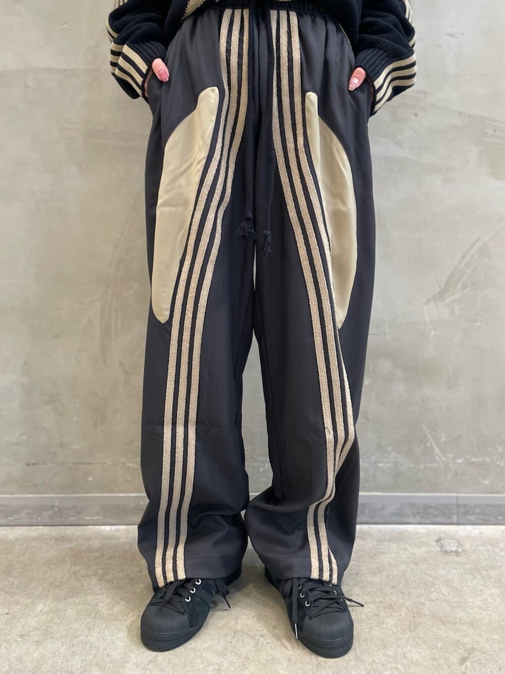 adidas ポリウレタンショッパーバッグ アウトライントレフォイル adidas｜【公式】アディダス adidas ポリウレタン ショッパー