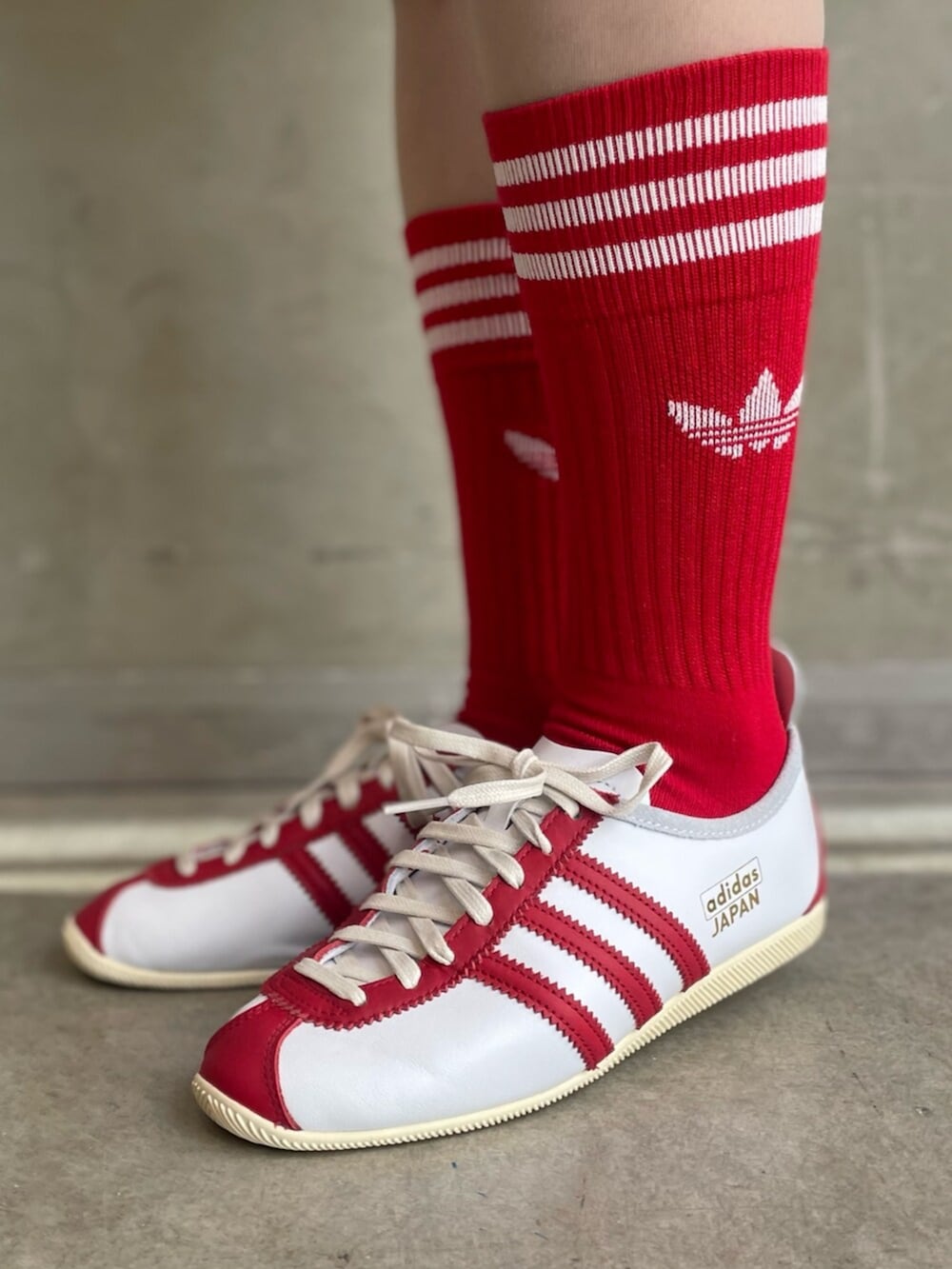 「スニーカー、adidas、アディダス、adidas originals、長袖Tシャツ、Japan、ジャパン、トラックトップ、アディカラー、rasant」｜「adidasのアディカラー クラシックス スリーストライプス 長袖Tシャツ / ロンT / アディダスオリジナルス adidas Originals（Tシャツ/カットソー、ホワイト系）」を使った、RTさん（レディース・160cm）の冬コーディネートの6枚目の写真