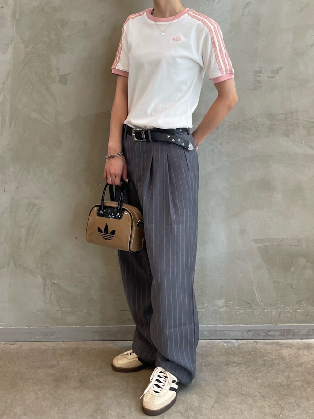 「adidas、adidas originals、アディダス、アディダスオリジナルス、スニーカー、Tシャツ、SPEZIAL」｜「adidasのハンドボール スペツィアル / Handball Spezial/ アディダスオリジナルス adidas Originals（スニーカー、ホワイト系）」を使った、RTさん（レディース・160cm）の夏コーディネートの2枚目の写真