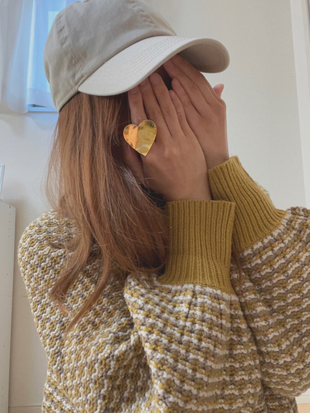 「低身長女子、カラーニット、おしゃれさんと繋がりたい、カジュアルコーデ、ゆるコーデ、デニムパンツ、カラーコーデ」｜「newhattanの【newhattan】  ニューハッタン キャップ STONE WASHED TWILL CAP（キャップ、ベージュ系）」を使った、あじしおさん（レディース・151cm）の冬コーディネートの2枚目の写真