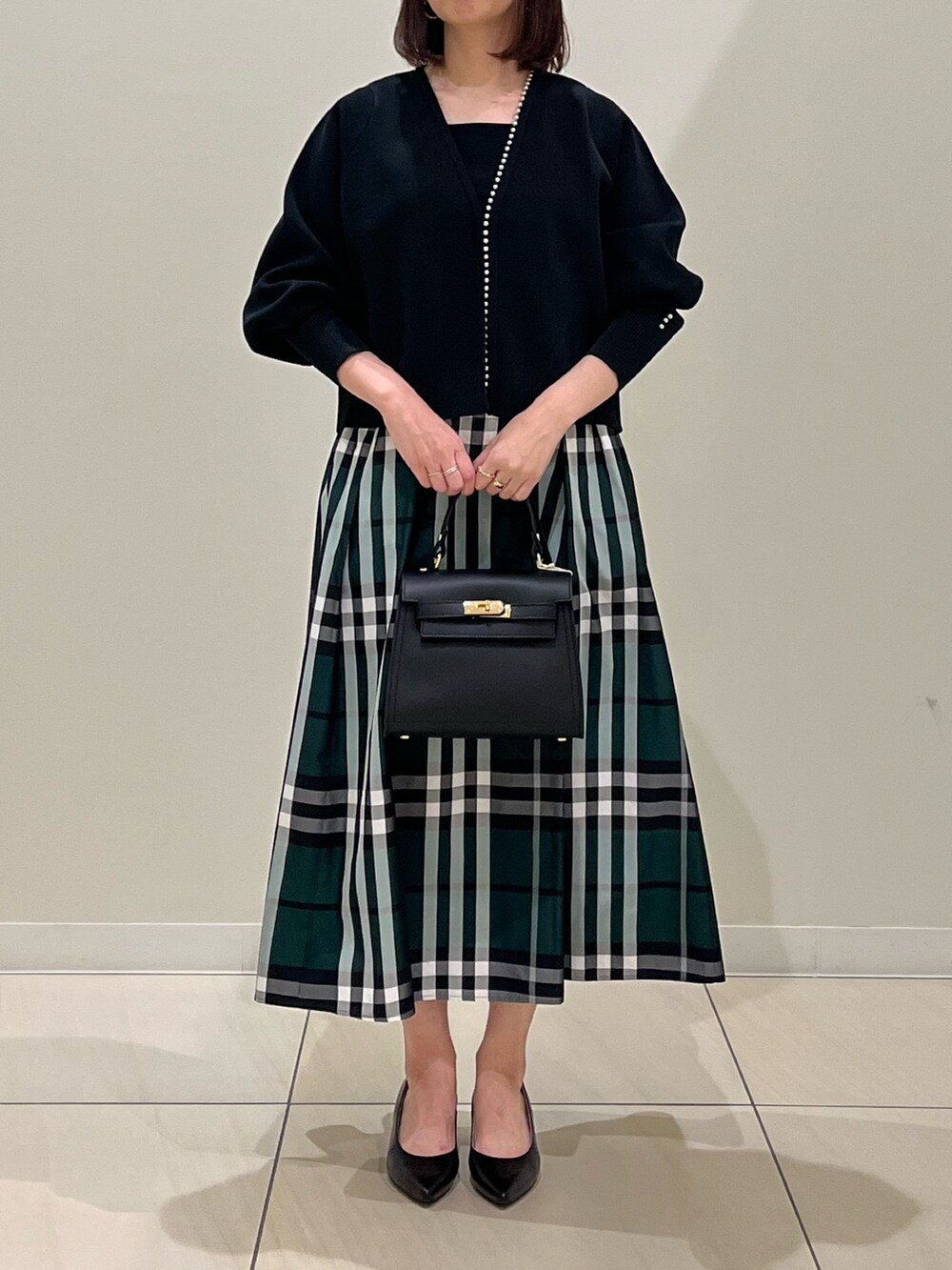 「秋のコーデ、オトナ女子、おでかけコーデ、秋服コーデ、秋先取りコーデ、スカート、カーディガン、おしゃれさんと繋がりたい、きれいめカジュアル、秋コーデ、スカートスタイル、スカートコーデ、カーディガンコーデ、チェックスカート、オトナカワイイ」｜「NOLLEY’Sの＜飯豊まりえさん着用＞ウォッシャブルタフタチェックスカート（スカート、グリーン系）」を使った、ITOさん（レディース・156cm）の秋コーディネートの8枚目の写真