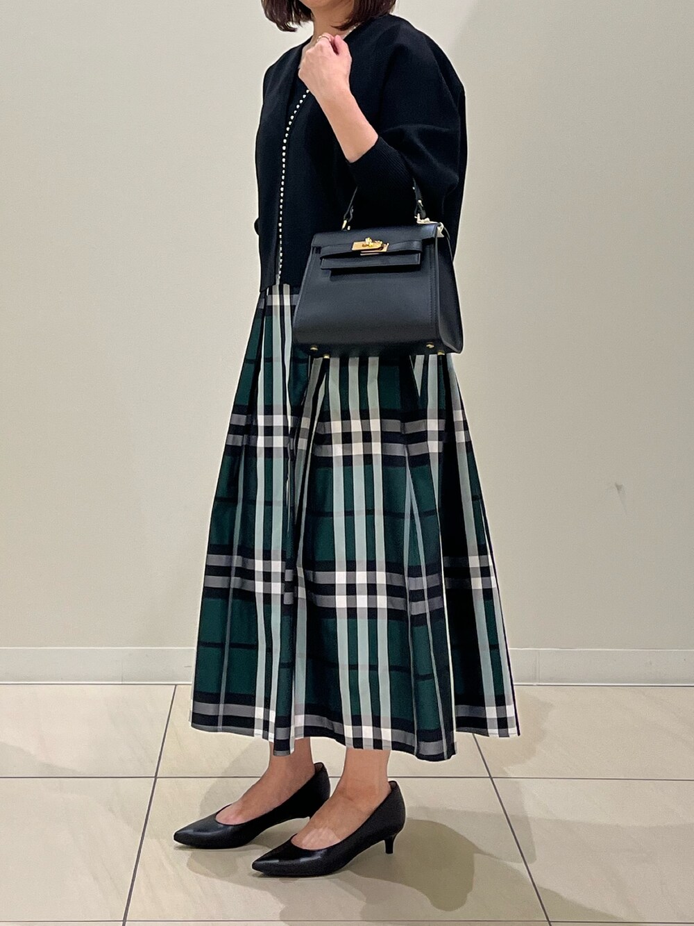 「秋のコーデ、オトナ女子、おでかけコーデ、秋服コーデ、秋先取りコーデ、スカート、カーディガン、おしゃれさんと繋がりたい、きれいめカジュアル、秋コーデ、スカートスタイル、スカートコーデ、カーディガンコーデ、チェックスカート、オトナカワイイ」｜「NOLLEY’Sの＜飯豊まりえさん着用＞ウォッシャブルタフタチェックスカート（スカート、グリーン系）」を使った、ITOさん（レディース・156cm）の秋コーディネートの6枚目の写真
