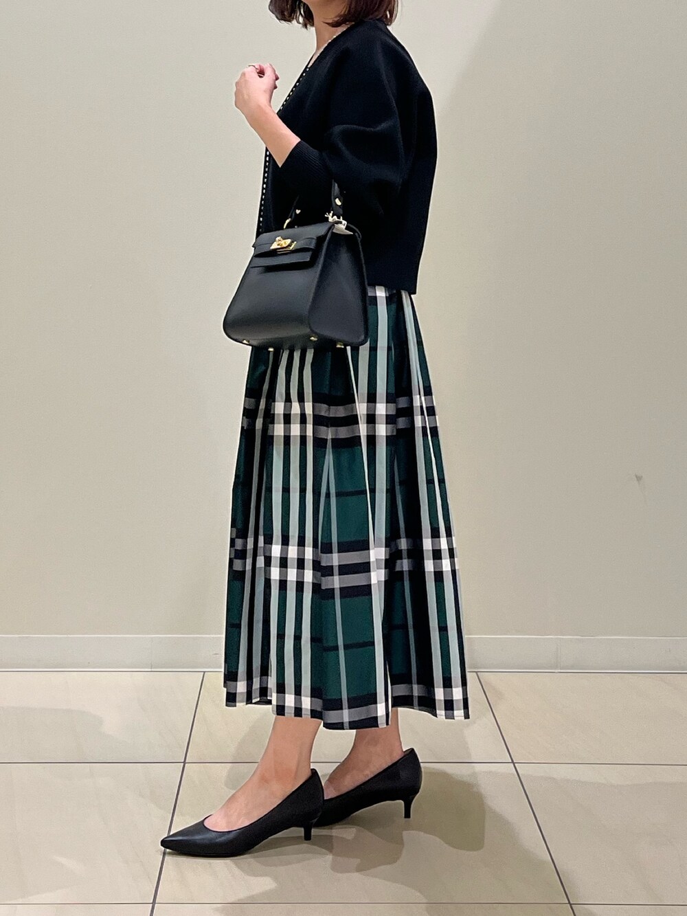 「秋のコーデ、オトナ女子、おでかけコーデ、秋服コーデ、秋先取りコーデ、スカート、カーディガン、おしゃれさんと繋がりたい、きれいめカジュアル、秋コーデ、スカートスタイル、スカートコーデ、カーディガンコーデ、チェックスカート、オトナカワイイ」｜「NOLLEY’Sの＜飯豊まりえさん着用＞ウォッシャブルタフタチェックスカート（スカート、グリーン系）」を使った、ITOさん（レディース・156cm）の秋コーディネートの7枚目の写真