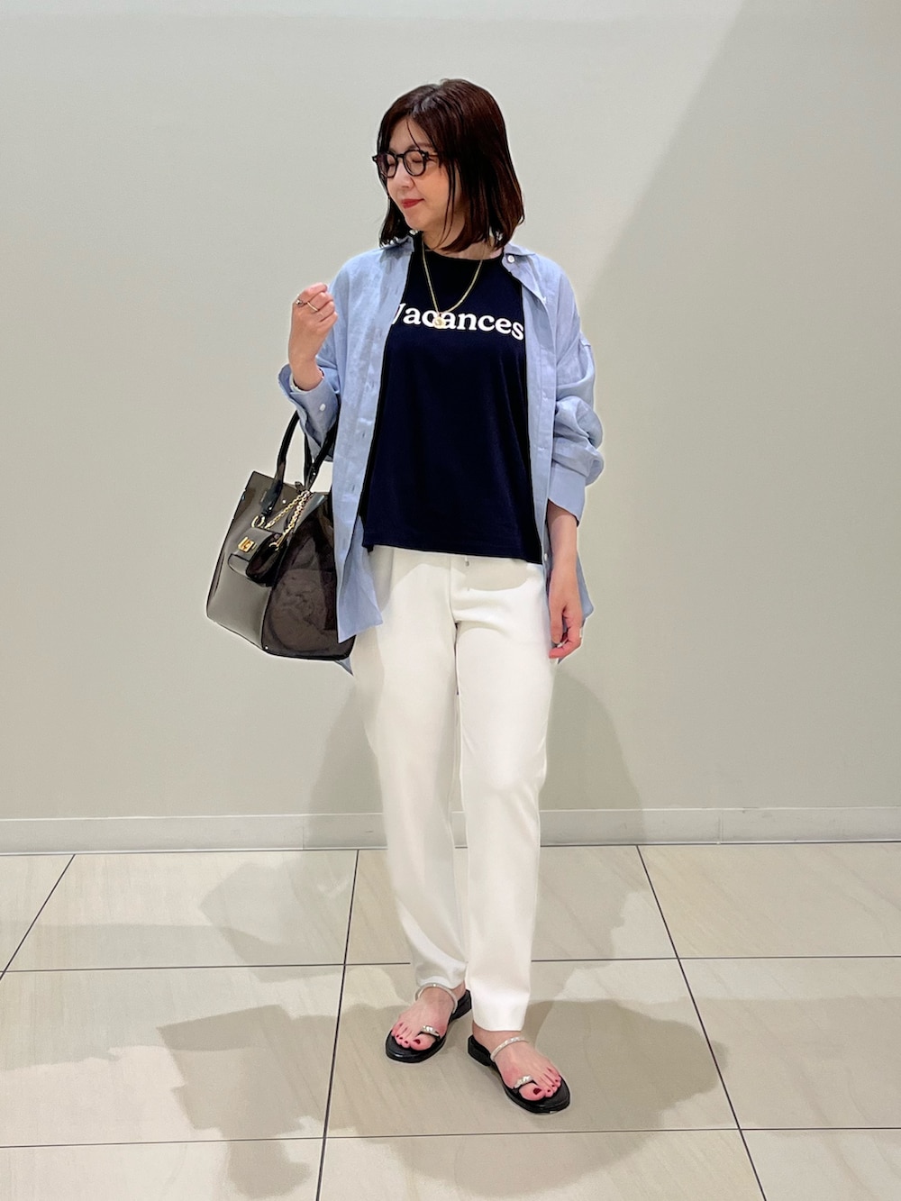 「スポーツミックス、サンダル、シャツスタイル、雨の日コーデ、ラクチンコーデ、今日のコーデ、春夏コーデ、パンツコーデ、夏、楽チンコーデ、大人コーデ、大人カジュアルコーデ、おしゃれさんと繋がりたい、着回しコーデ、ロゴT」|「NOLLEY’Sの【WEB STAFF恵☆別注カラーあり】《セットアップ対応》MY STANDARD リネンシャツ(シャツ/ブラウス、ブルー系)」を使った、ITOさん(レディース・156cm)の夏コーディネートの9枚目の写真