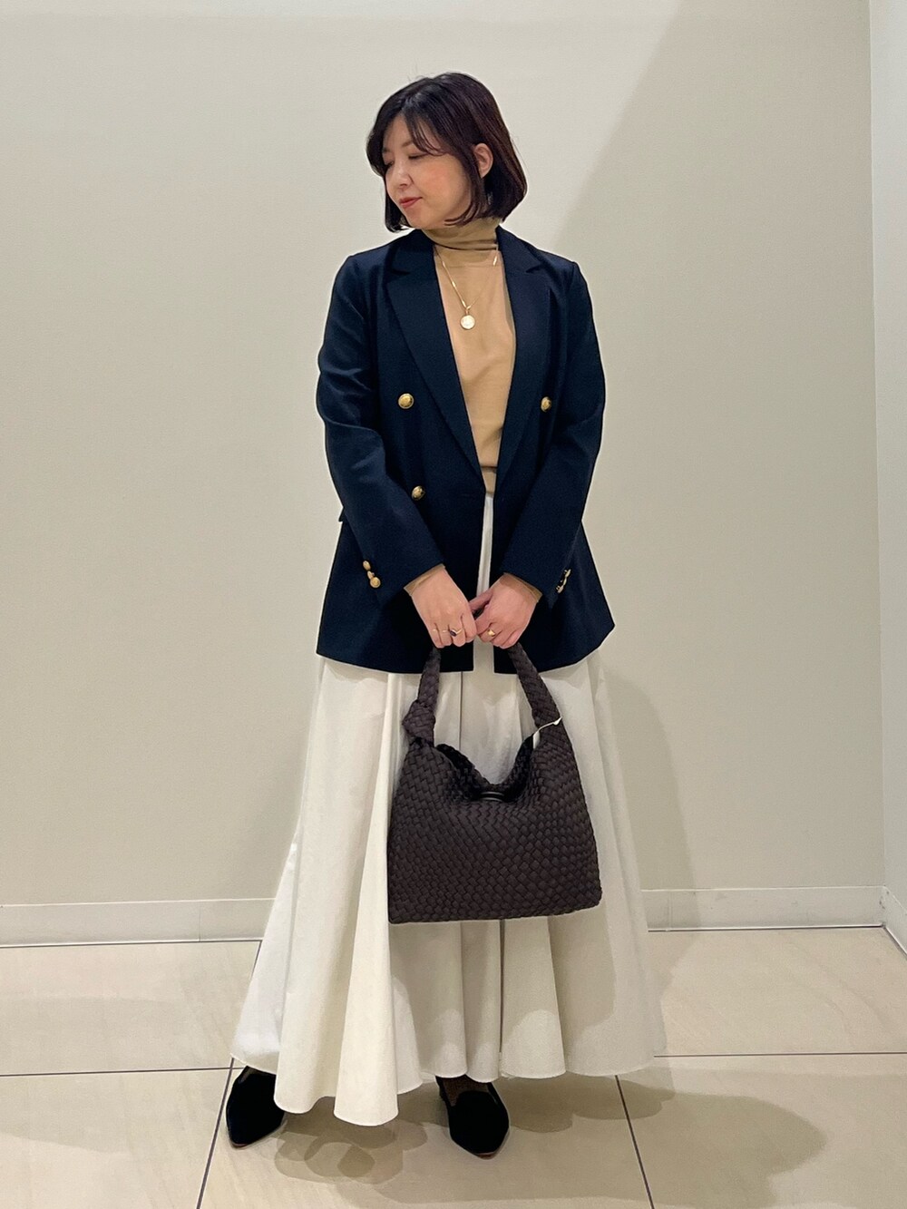 「ジャケット、ジャケットスタイル、ジャケットコーデ、スカート、スカートスタイル、スカートコーデ、トラッド、秋コーデ、シンプルスタイル、今日のコーデ、秋服準備はじめました、シンプルコーデ、オトナ女子、ネイビージャケット、紺ブレ」｜「NOLLEY’Sの《セットアップ対応》ストレッチツイルダブルジャケット（テーラードジャケット、ブルー系）」を使った、ITOさん（レディース・156cm）の秋コーディネートの7枚目の写真