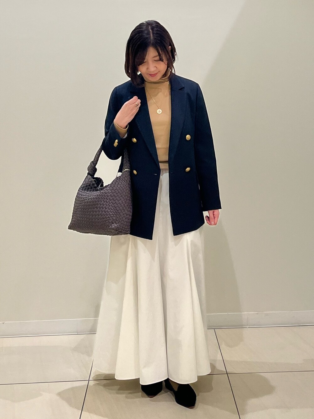 「ジャケット、ジャケットスタイル、ジャケットコーデ、スカート、スカートスタイル、スカートコーデ、トラッド、秋コーデ、シンプルスタイル、今日のコーデ、秋服準備はじめました、シンプルコーデ、オトナ女子、ネイビージャケット、紺ブレ」｜「NOLLEY’Sの《セットアップ対応》ストレッチツイルダブルジャケット（テーラードジャケット、ブルー系）」を使った、ITOさん（レディース・156cm）の秋コーディネートの2枚目の写真