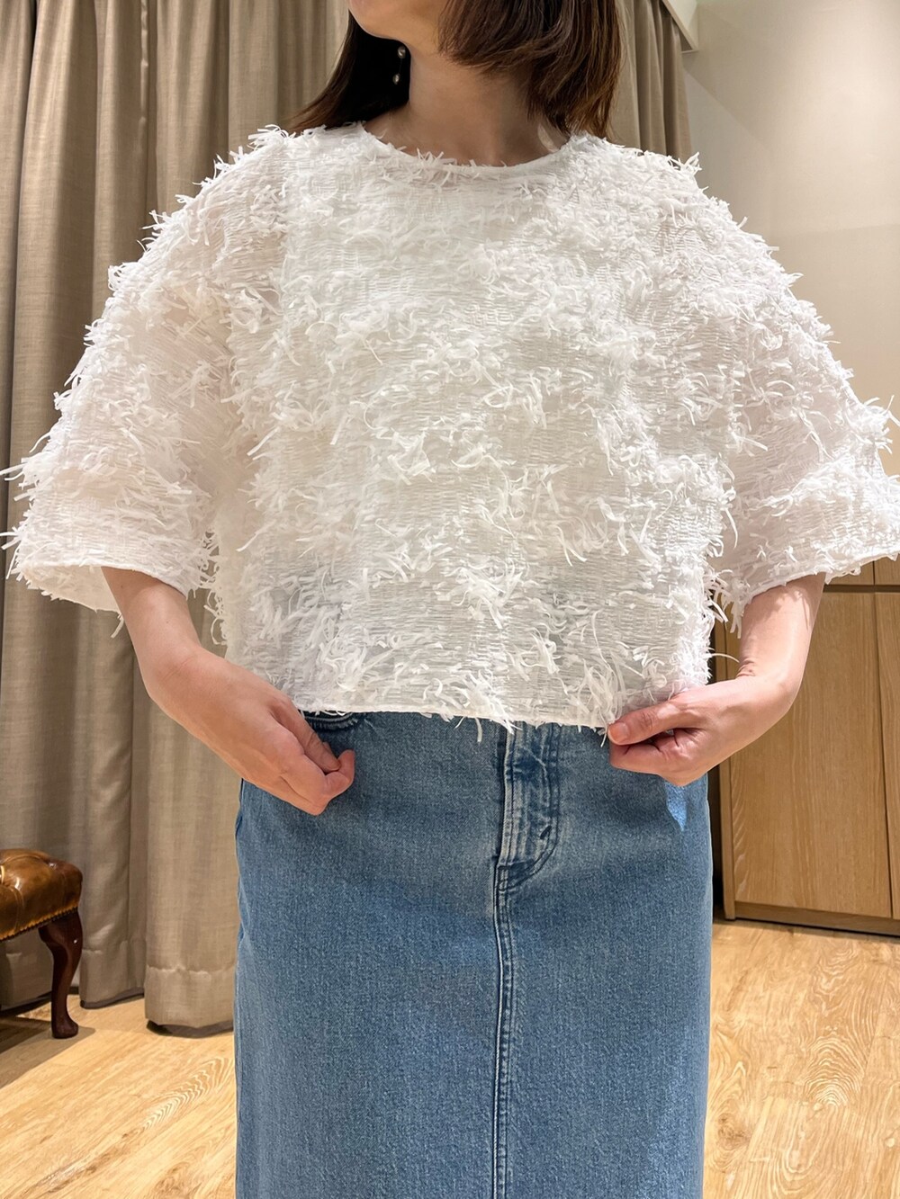 「大人カジュアル、休日スタイル、お出かけコーデ、シンプルコーデ、デニムスカート、春夏コーデ、今日のコーデ、お洒落さんとつながりたい、大人コーデ、ボリューム袖、カジュアルガーリー、お出かけ、ジャガード、シアートップス、バレエシューズ」｜「Rie Millerのスリットロングデニムスカート（デニムスカート、ブルー系）」を使った、ITOさん（レディース・156cm）の春コーディネートの10枚目の写真