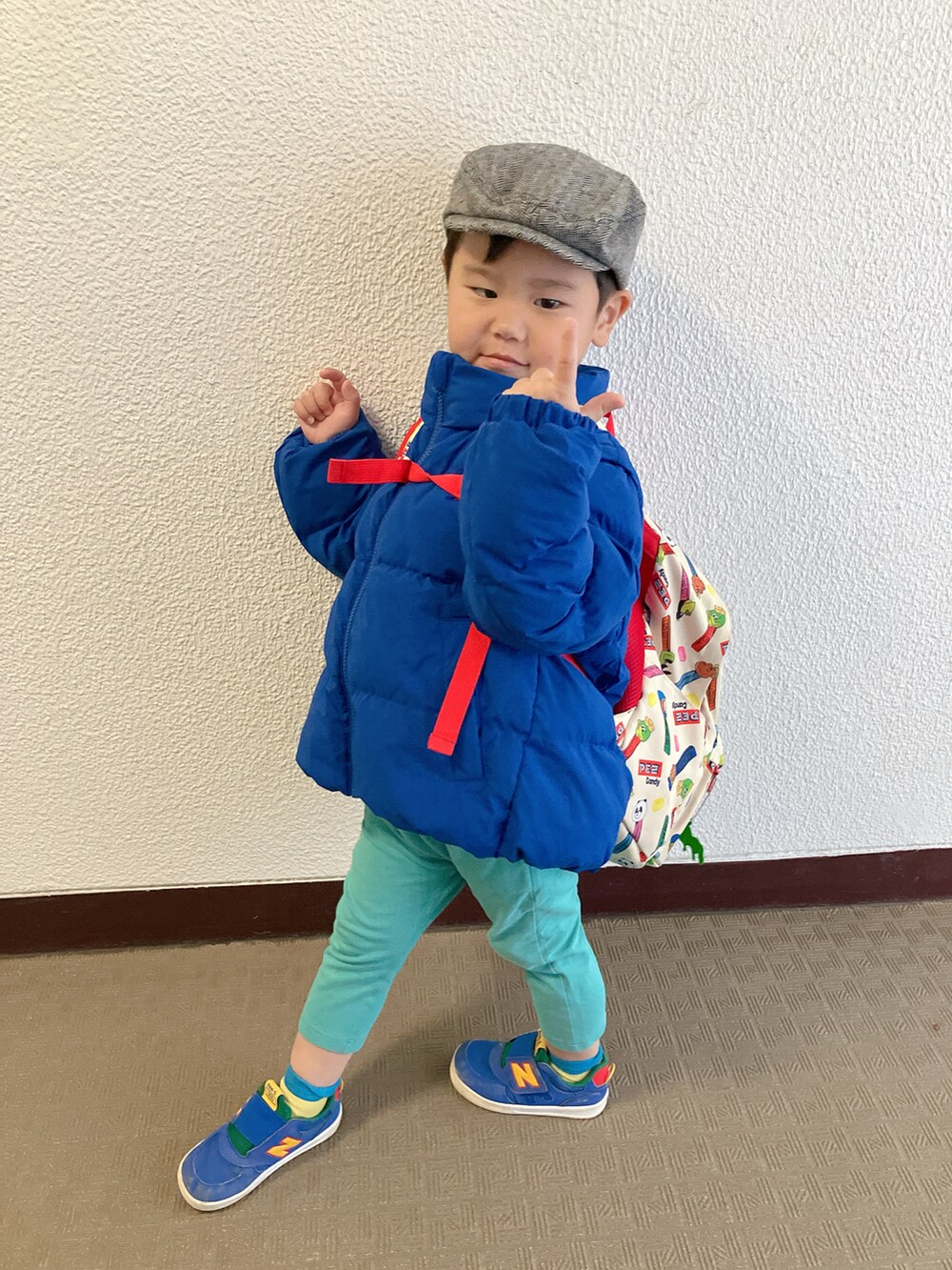 「登園スタイル、今日のコーデ、バーンして」｜「GUのアイテム（スウェットパンツ、グリーン系）」を使った、りんちゃんのさん（キッズ・100cm）の春コーディネートの3枚目の写真