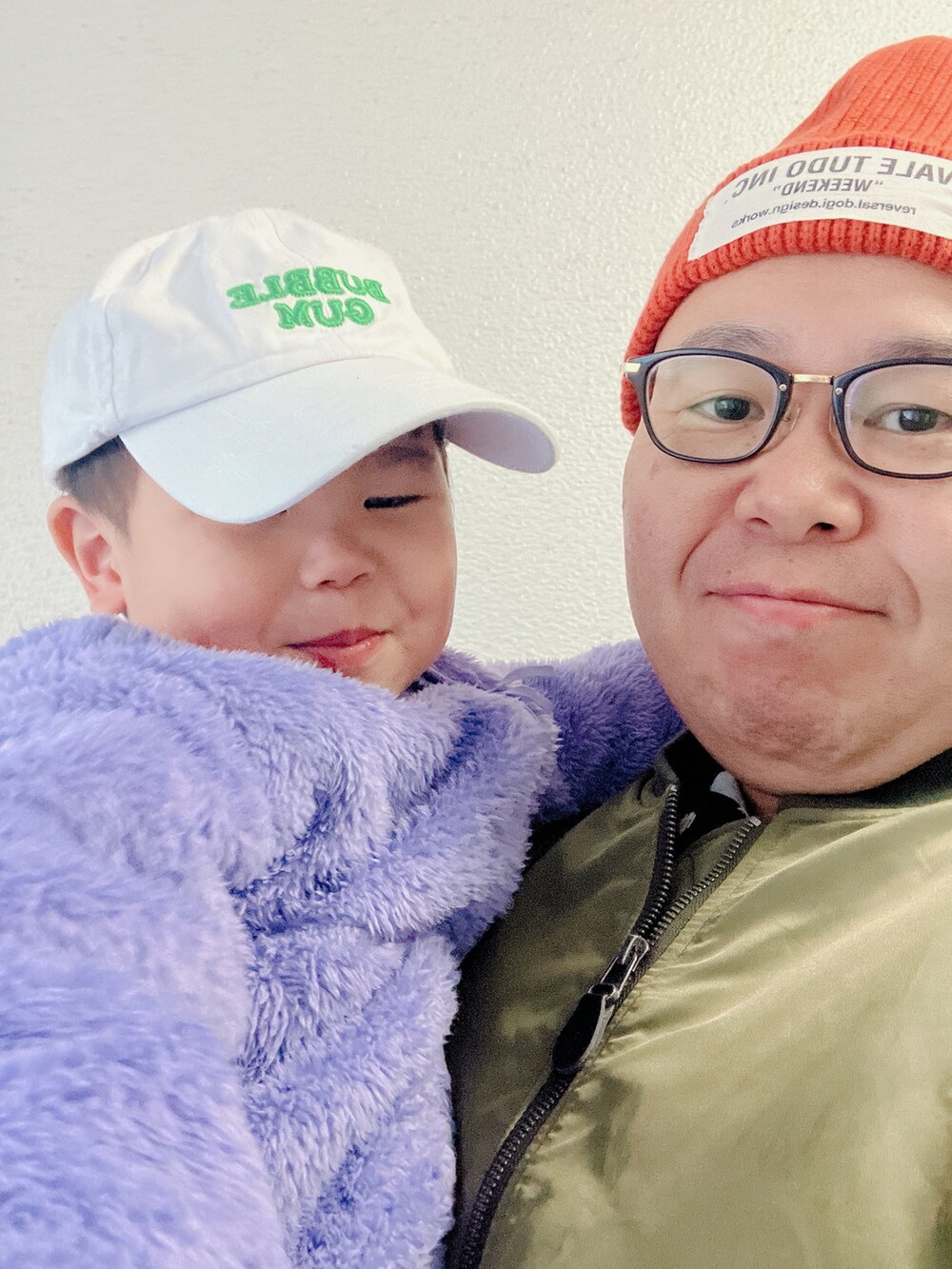 「登園スタイル、ストリート、キャップ、淡色コーデ、新星WEARISTAにエントリー、男の子コーデ」｜「GUのアイテム（その他アウター、パープル系）」を使った、りんちゃんのさん（キッズ・90cm）の冬コーディネートの4枚目の写真