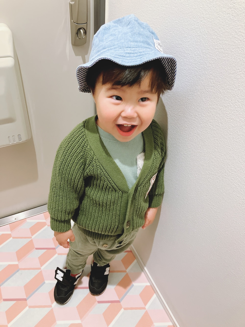 「春服デビュー宣言、登園スタイル、キッズコーデ、カジュアルコーデ、おとこのこ」｜「RAGMARTのアイテム（カーディガン/ボレロ、グリーン系）」を使った、りんちゃんのさん（キッズ・90cm）の春コーディネートの2枚目の写真