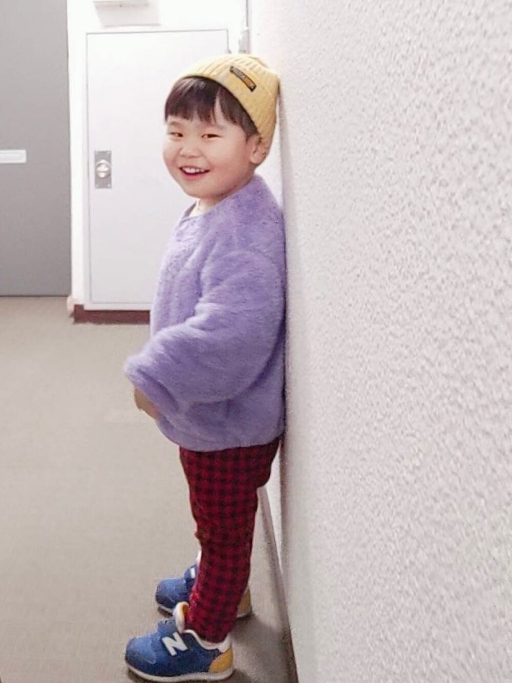 「キッズファッション、休日コーデ、ストリート、チェックパンツ、フリース」｜「GUのアイテム（その他アウター、パープル系）」を使った、りんちゃんのさん（キッズ・90cm）の冬コーディネートの3枚目の写真