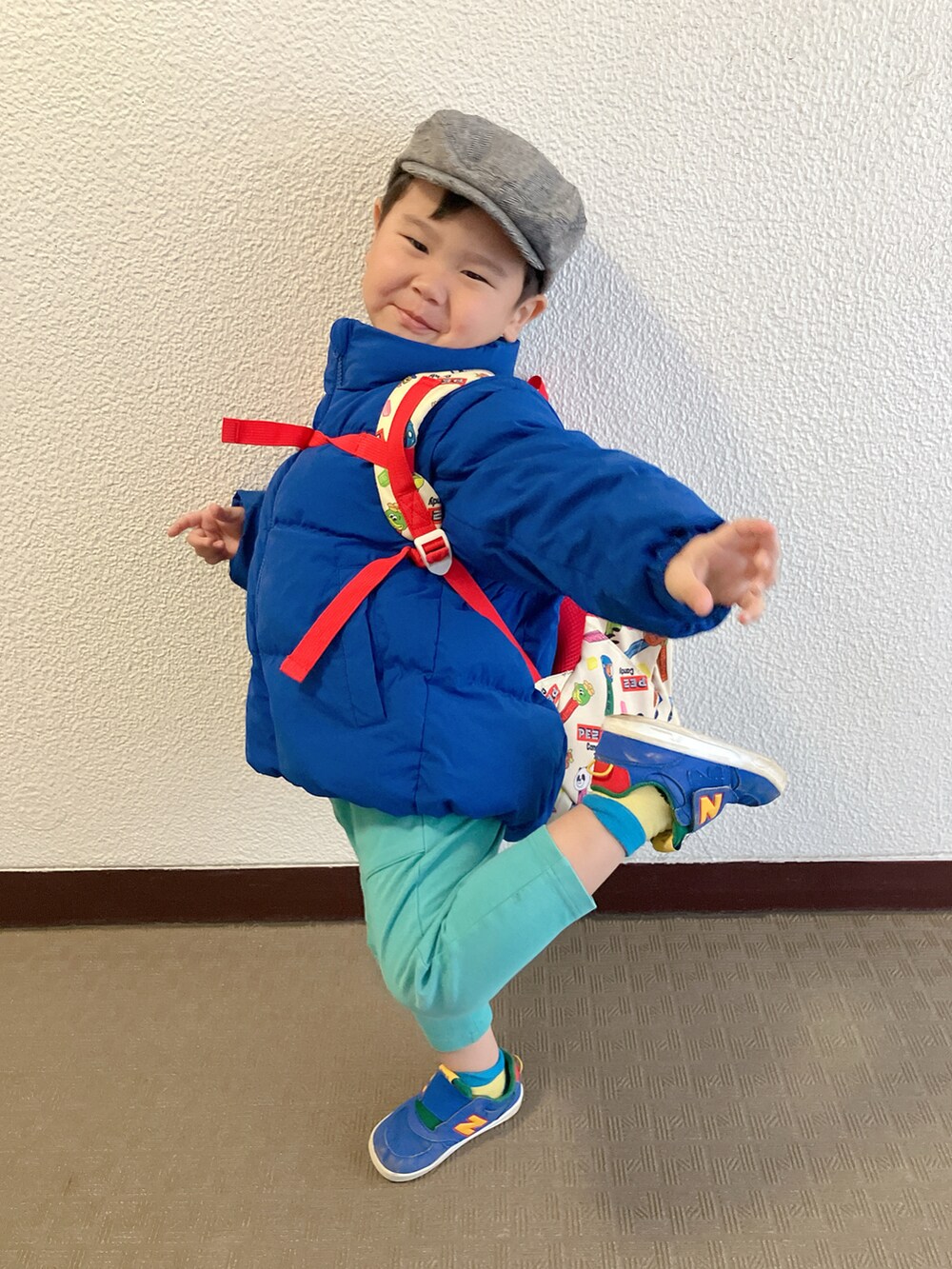 「登園スタイル、今日のコーデ、バーンして」｜「GUのアイテム（スウェットパンツ、グリーン系）」を使った、りんちゃんのさん（キッズ・100cm）の春コーディネートの4枚目の写真