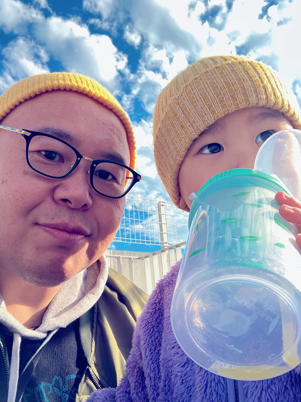 「ファッションを楽しもう、休日スタイル、キッズコーデ、ストリート、ジュースがぶ飲み」｜「GUのアイテム（その他アウター、パープル系）」を使った、りんちゃんのさん（キッズ・90cm）の秋コーディネートの2枚目の写真