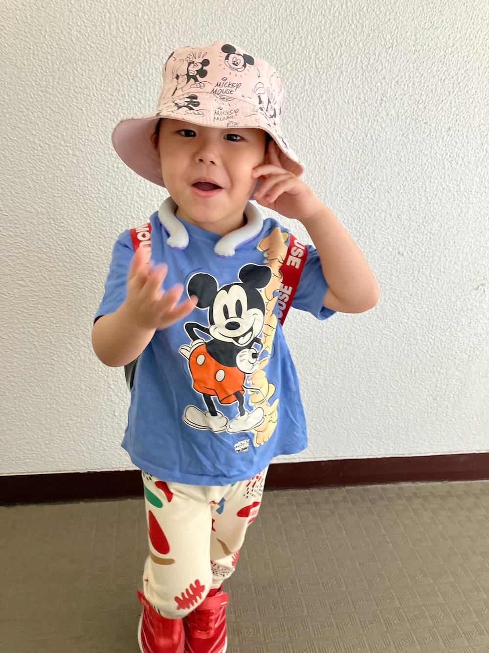 「登園スタイル、スポーツミックス」｜「H&Mのアイテム（Tシャツ/カットソー、ブルー系）」を使った、りんちゃんのさん（キッズ・100cm）の夏コーディネートの3枚目の写真
