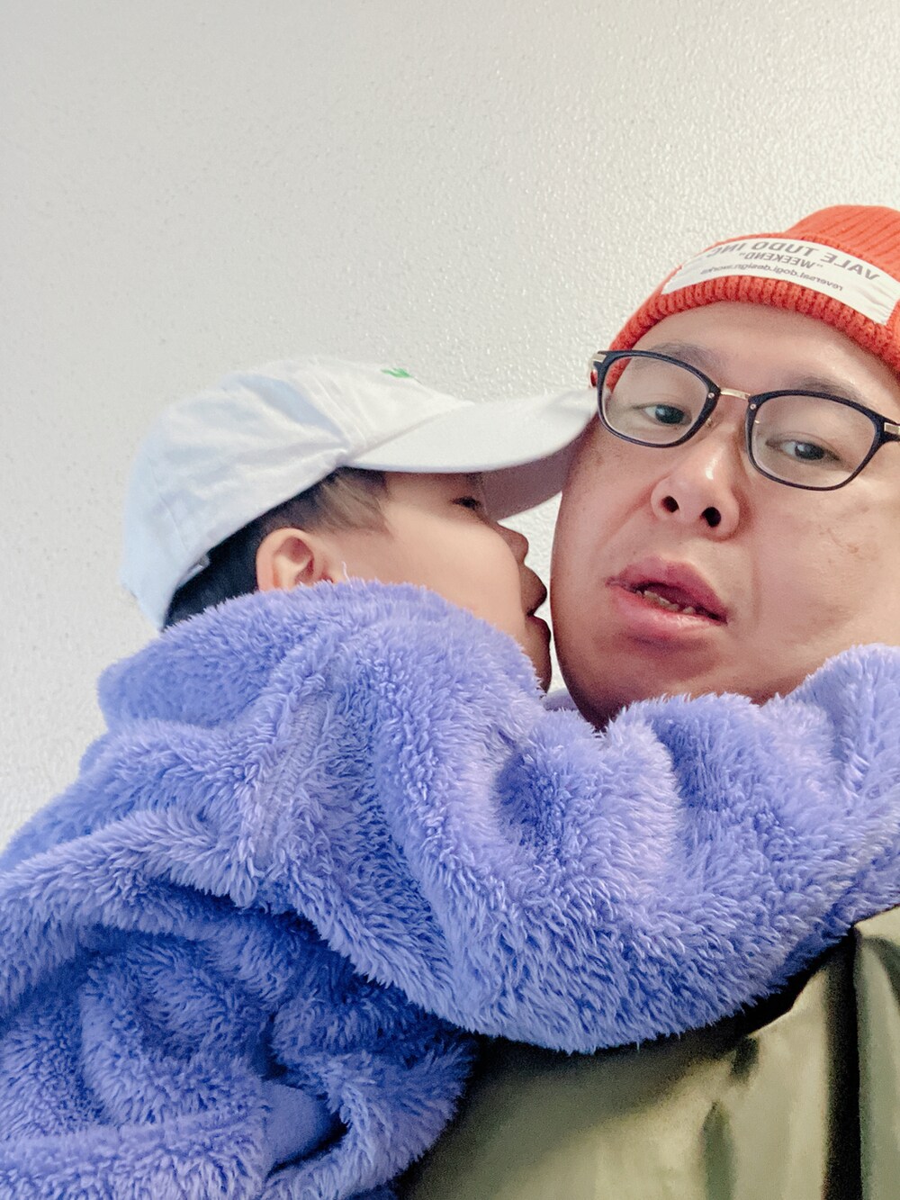 「登園スタイル、ストリート、キャップ、淡色コーデ、新星WEARISTAにエントリー、男の子コーデ」｜「GUのアイテム（その他アウター、パープル系）」を使った、りんちゃんのさん（キッズ・90cm）の冬コーディネートの5枚目の写真