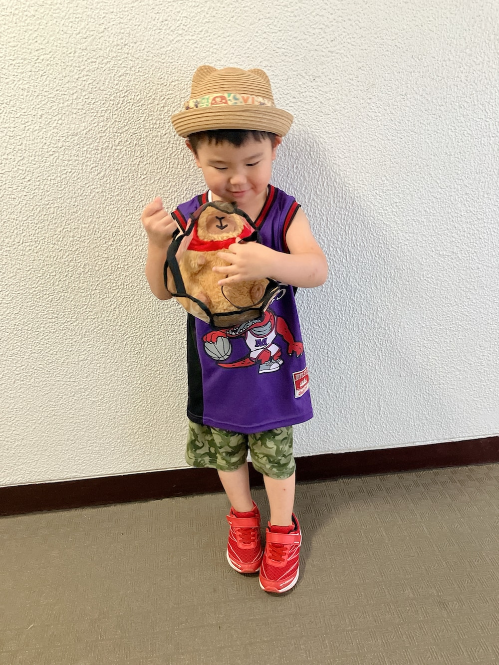 パープル系のジャージを着用したキッズの夏コーディネートの4枚目の写真