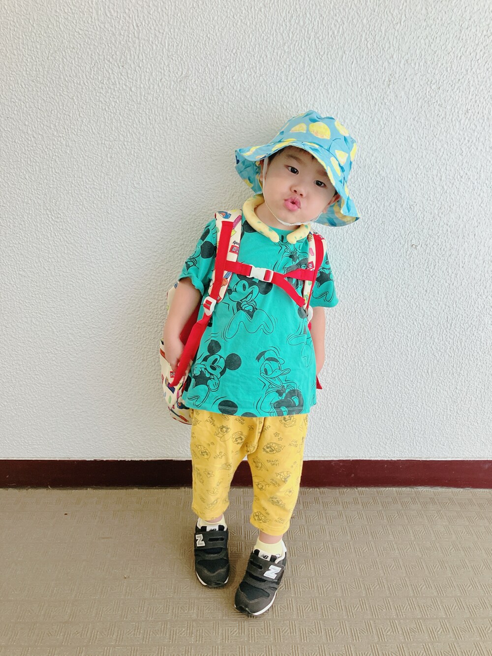 「登園スタイル、韓国子供服、テーマパークコーデ、夏コーデ、スニーカー」｜「H&Mのアイテム（Tシャツ/カットソー、グリーン系）」を使った、りんちゃんのさん（キッズ・100cm）の夏コーディネートの5枚目の写真
