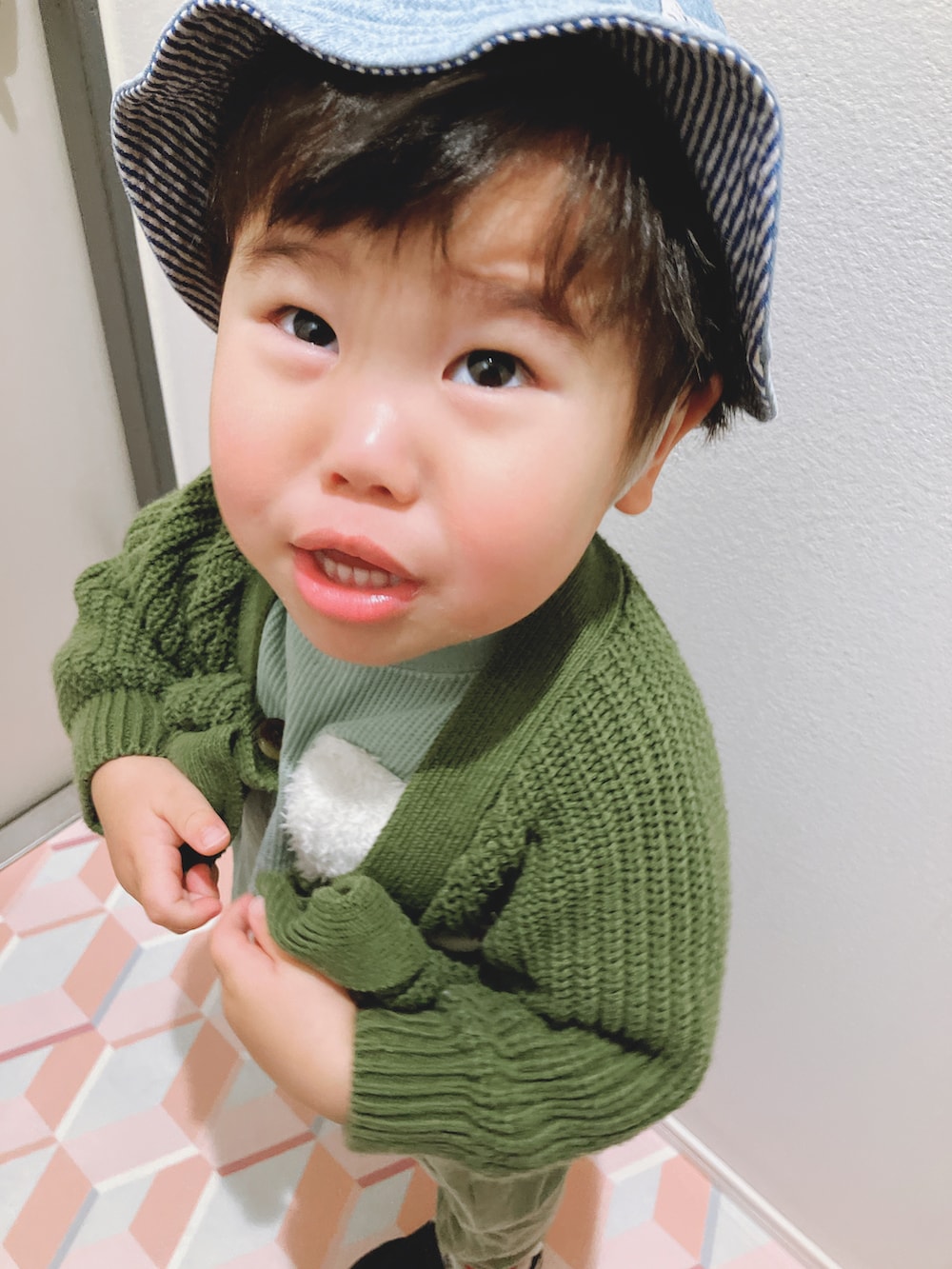 「春服デビュー宣言、登園スタイル、キッズコーデ、カジュアルコーデ、おとこのこ」｜「RAGMARTのアイテム（カーディガン/ボレロ、グリーン系）」を使った、りんちゃんのさん（キッズ・90cm）の春コーディネートの4枚目の写真